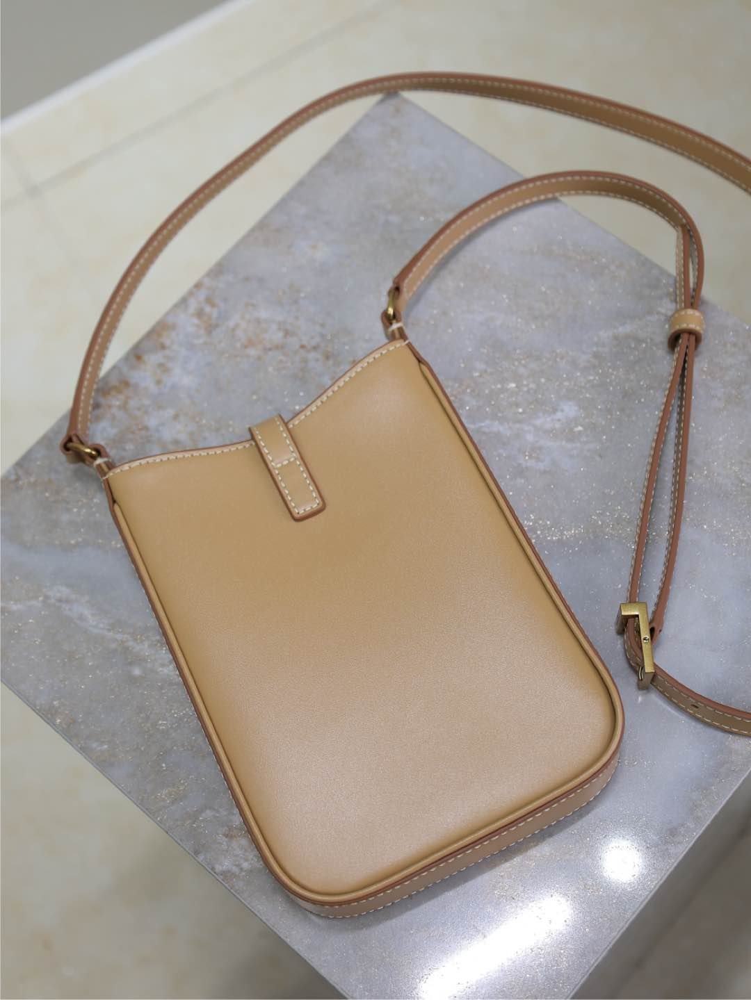 {Style No: LGSR8JT8} LE 5 À 7 PHONE BAG 18 IN CIDER BROWN CALFSKIN - Image 3