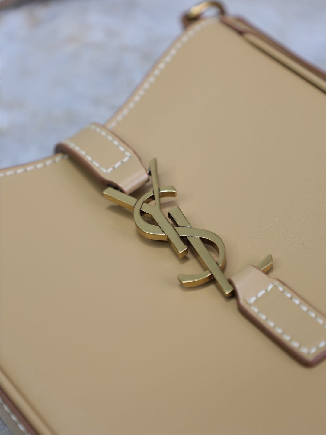 {Style No: LGSR8JT8} LE 5 À 7 PHONE BAG 18 IN CIDER BROWN CALFSKIN - Image 5