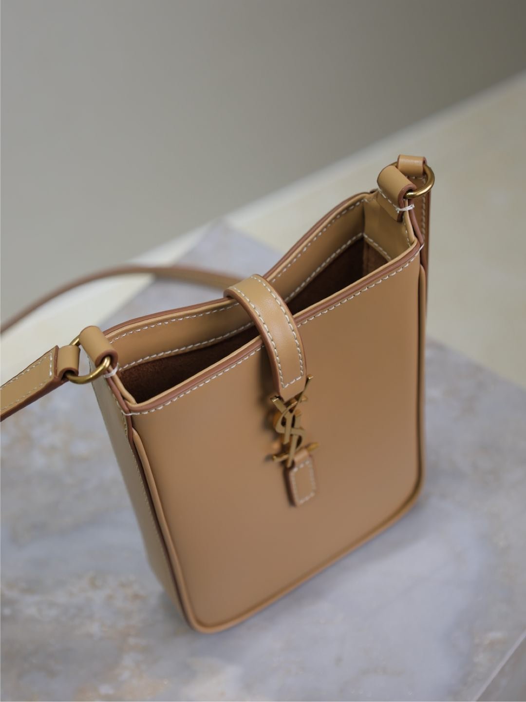 {Style No: LGSR8JT8} LE 5 À 7 PHONE BAG 18 IN CIDER BROWN CALFSKIN - Image 7