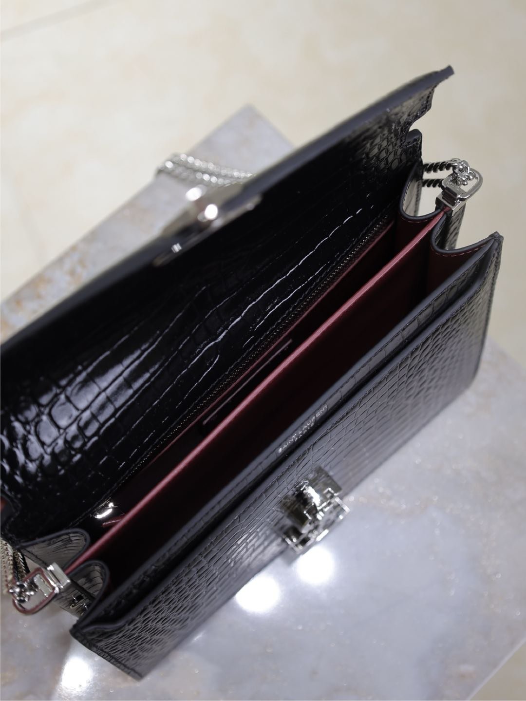{Style No: BU8IJOWY} CASSANDRA CHAIN BAG 22 IN BLACK CROCODILE PATTERN CALFSKIN SILVER HARDWARE - Image 7