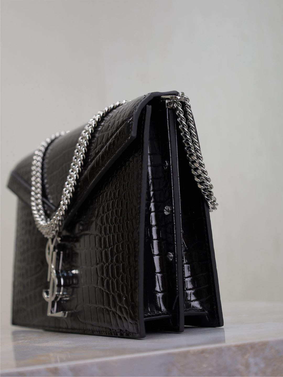 {Style No: BU8IJOWY} CASSANDRA CHAIN BAG 22 IN BLACK CROCODILE PATTERN CALFSKIN SILVER HARDWARE - Image 8