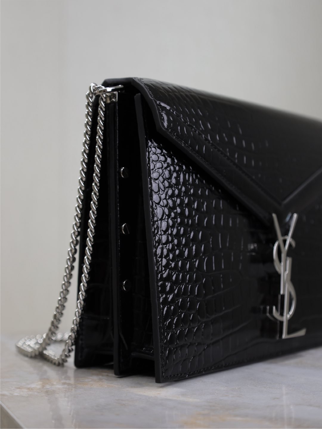 {Style No: BU8IJOWY} CASSANDRA CHAIN BAG 22 IN BLACK CROCODILE PATTERN CALFSKIN SILVER HARDWARE - Image 9