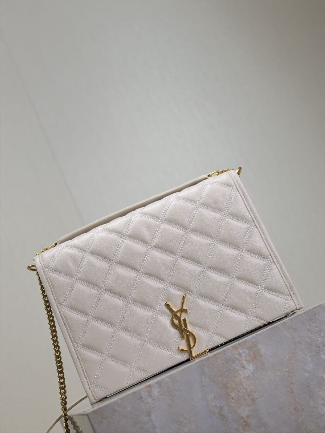 {Style No: 9R9UL1AE} BECKY 26 IN WHITE QUILTED LAMBSKIN GOLD HARDWARE - Image 4
