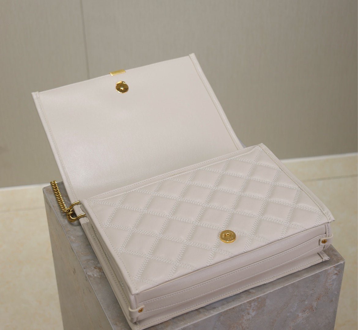 {Style No: 9R9UL1AE} BECKY 26 IN WHITE QUILTED LAMBSKIN GOLD HARDWARE - Image 2
