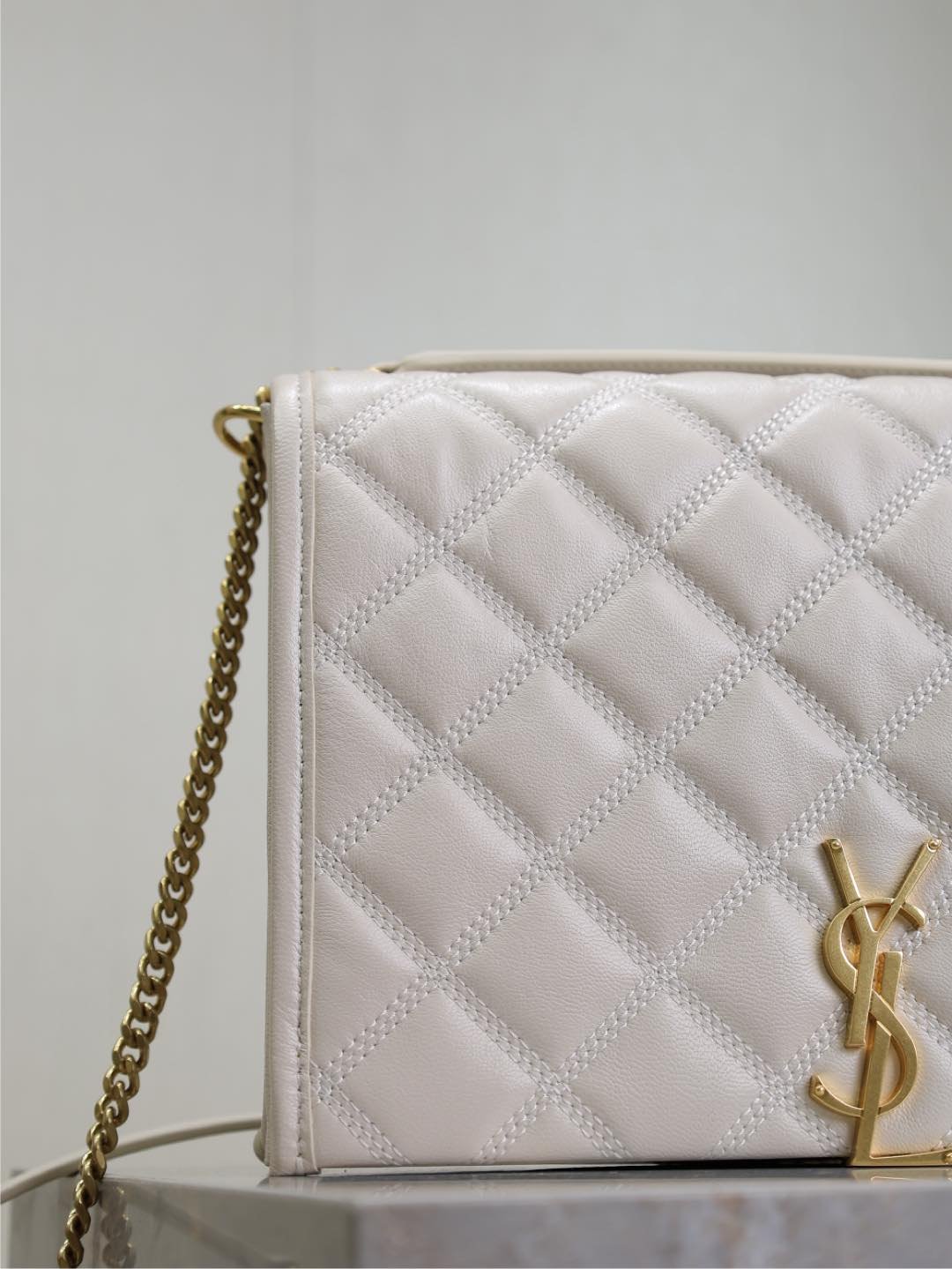 {Style No: 9R9UL1AE} BECKY 26 IN WHITE QUILTED LAMBSKIN GOLD HARDWARE - Image 7
