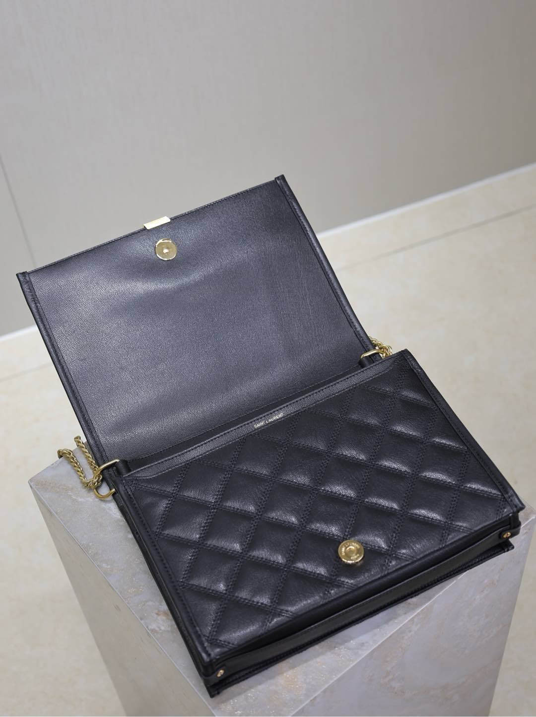 {Style No: FHGAR91Q} BECKY 26 IN BLACK QUILTED LAMBSKIN GOLD HARDWARE - Image 3