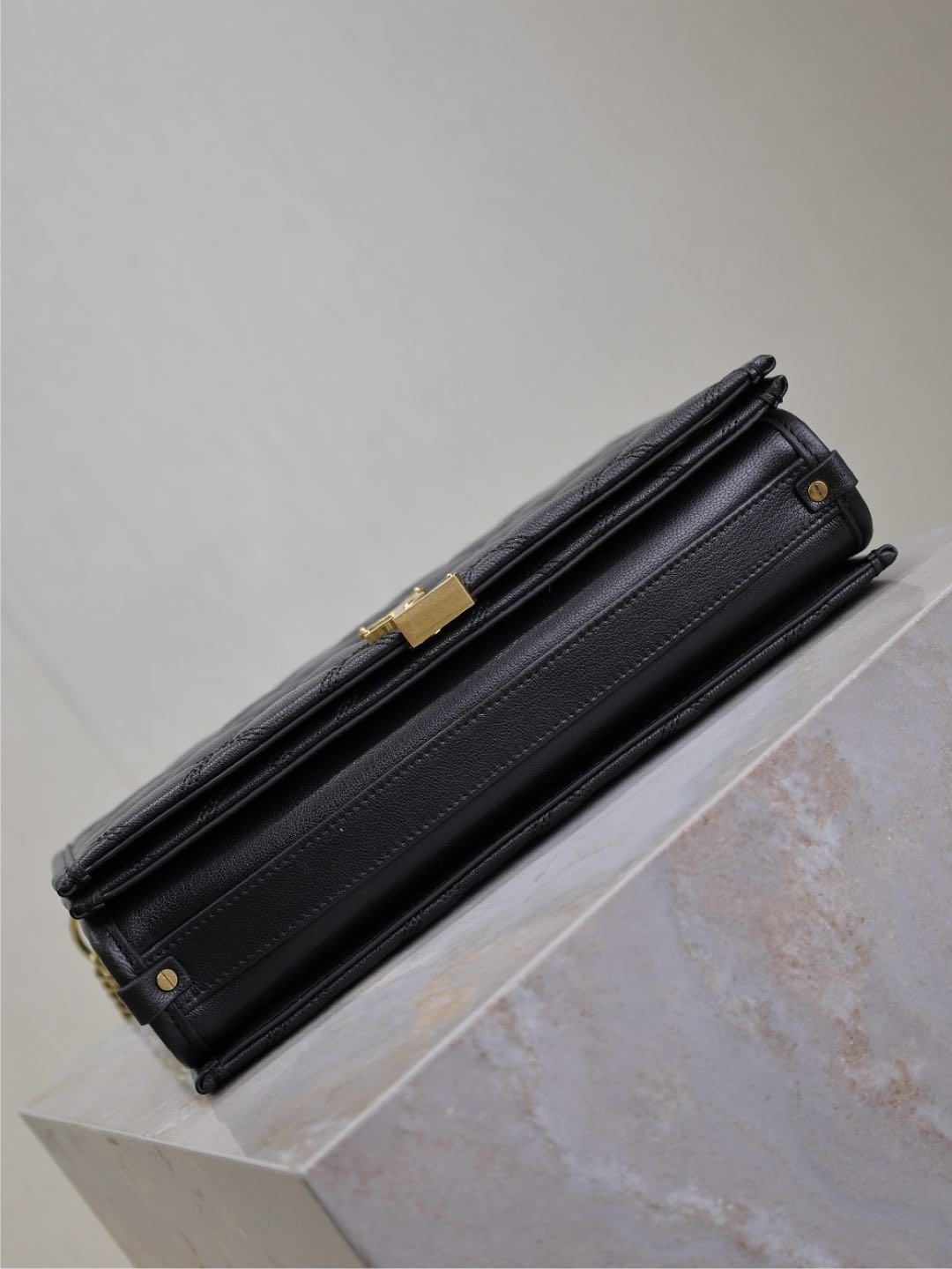 {Style No: FHGAR91Q} BECKY 26 IN BLACK QUILTED LAMBSKIN GOLD HARDWARE - Image 5