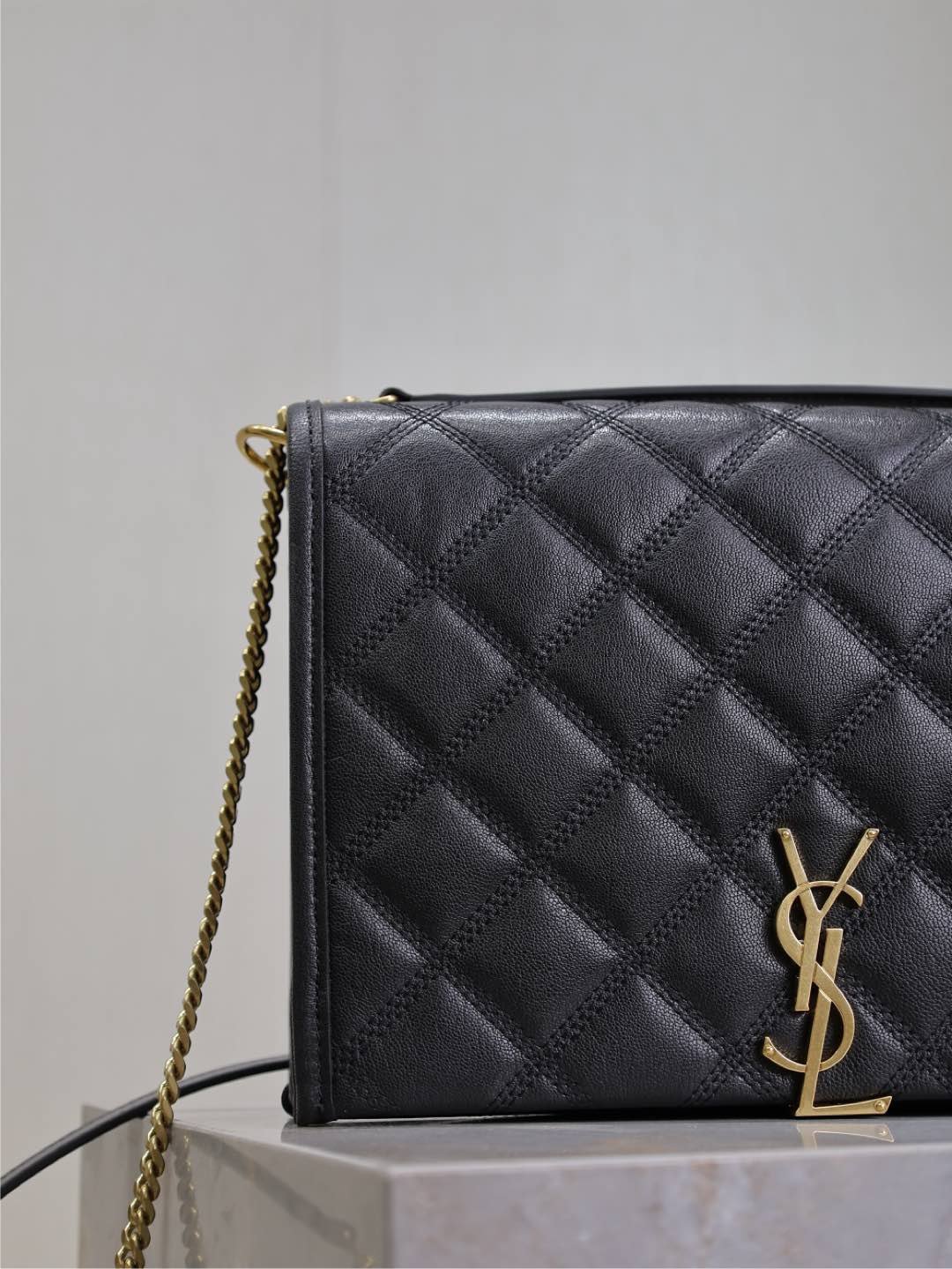 {Style No: FHGAR91Q} BECKY 26 IN BLACK QUILTED LAMBSKIN GOLD HARDWARE - Image 4