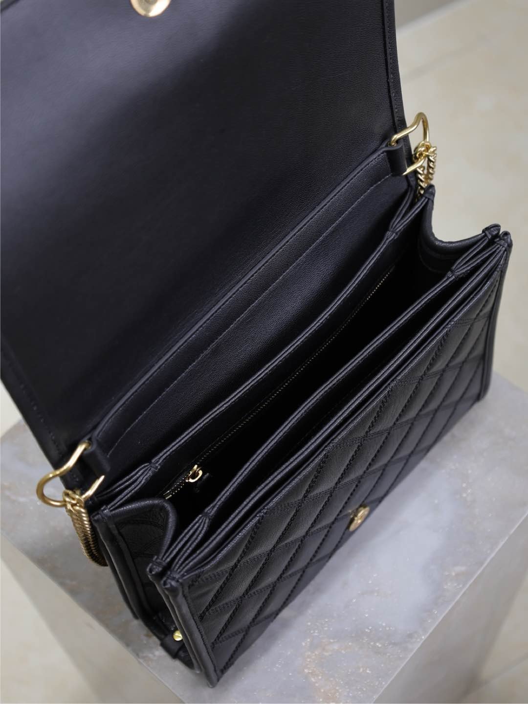 {Style No: FHGAR91Q} BECKY 26 IN BLACK QUILTED LAMBSKIN GOLD HARDWARE - Image 8