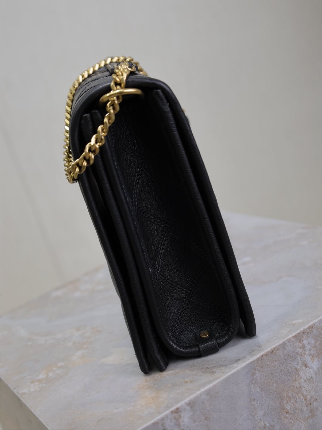 {Style No: FHGAR91Q} BECKY 26 IN BLACK QUILTED LAMBSKIN GOLD HARDWARE - Image 9