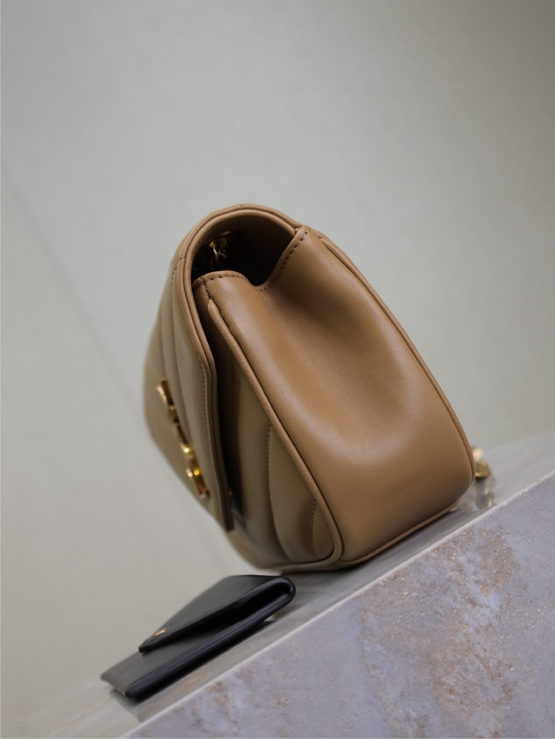 {Style No: D6MKVNNK} LOULOU SMALL 24 IN MILK TEA SHEEPSKIN GOLD HARDWARE - Image 3
