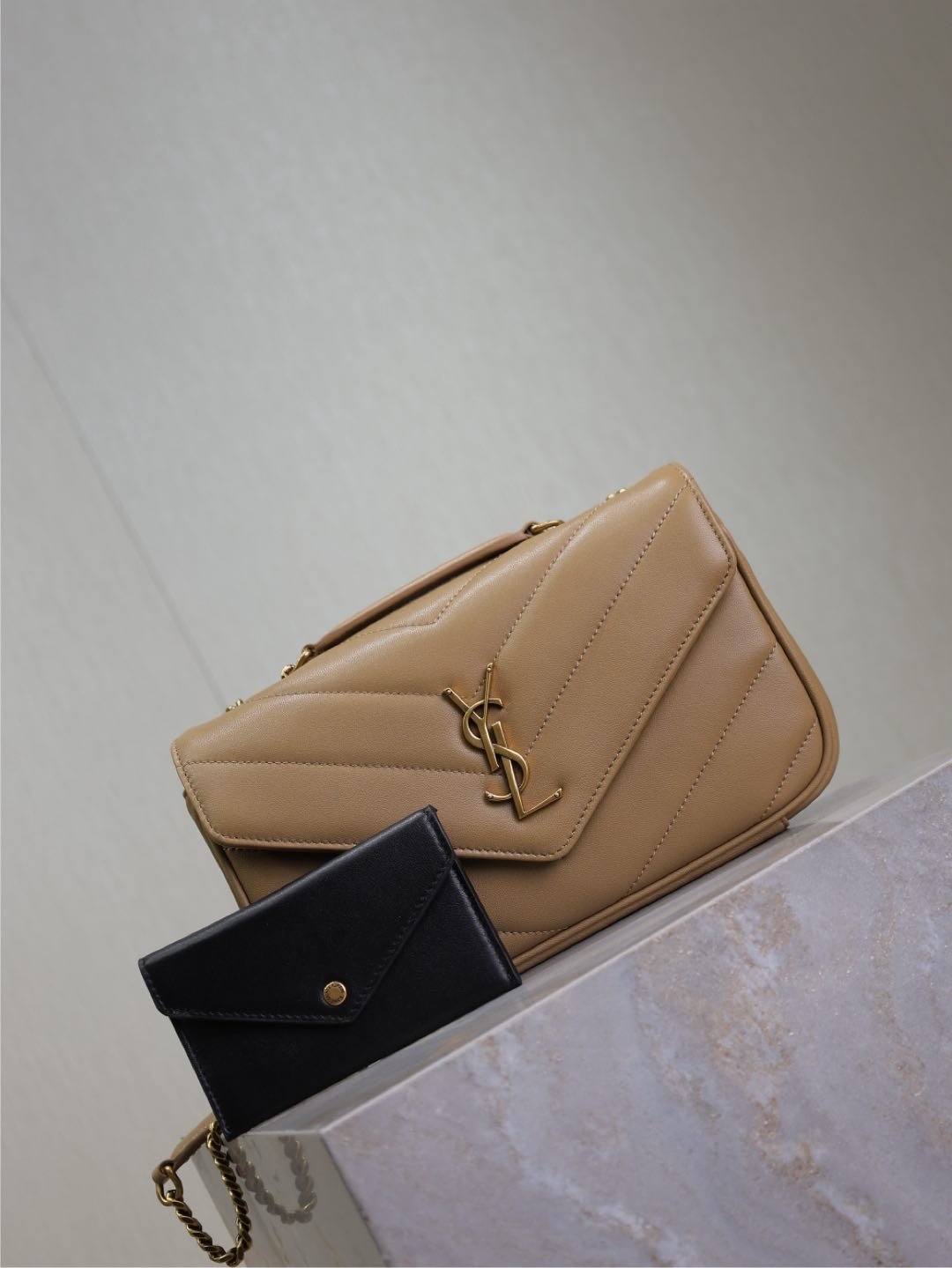 {Style No: D6MKVNNK} LOULOU SMALL 24 IN MILK TEA SHEEPSKIN GOLD HARDWARE - Image 4