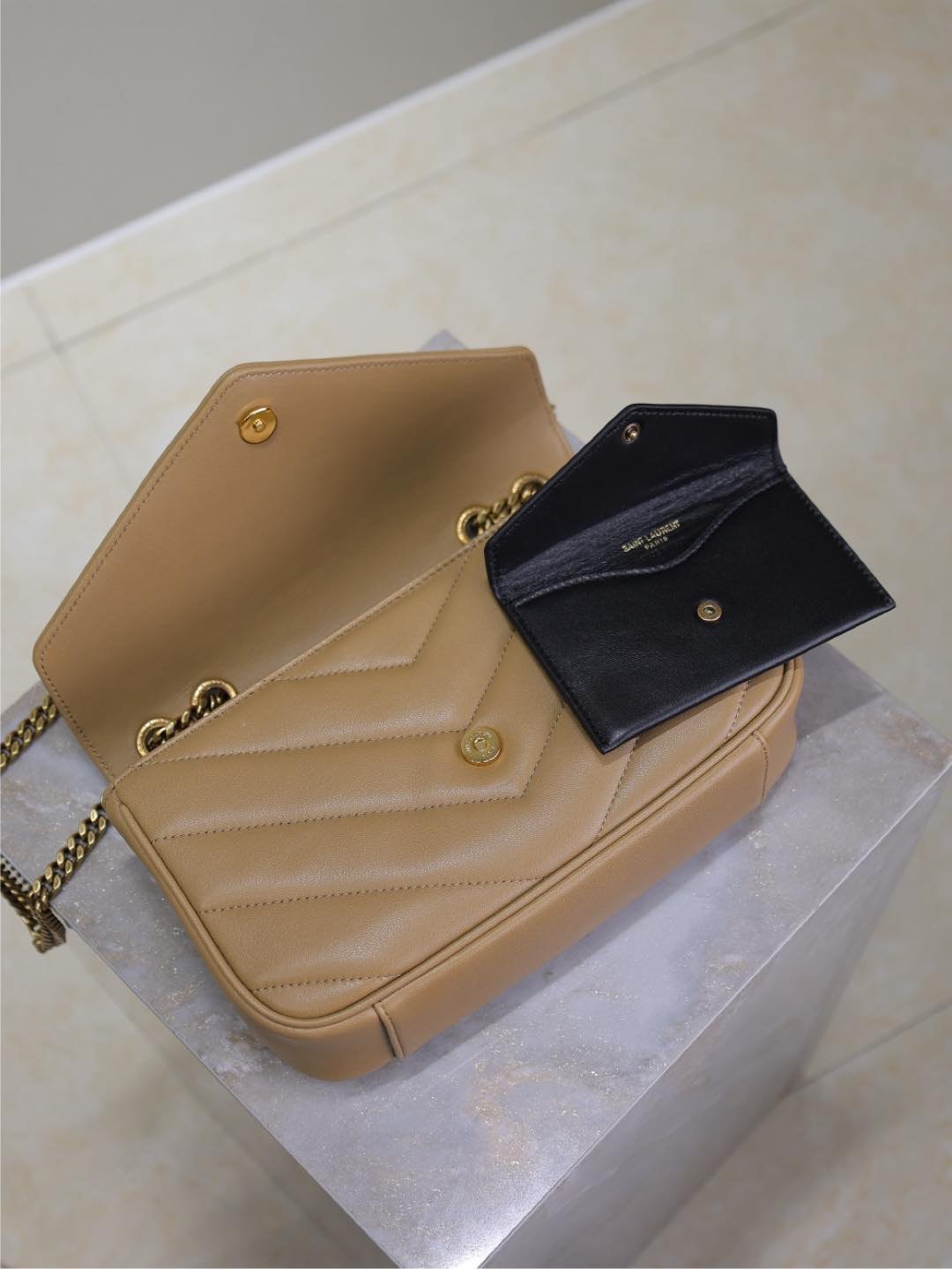 {Style No: D6MKVNNK} LOULOU SMALL 24 IN MILK TEA SHEEPSKIN GOLD HARDWARE - Image 5