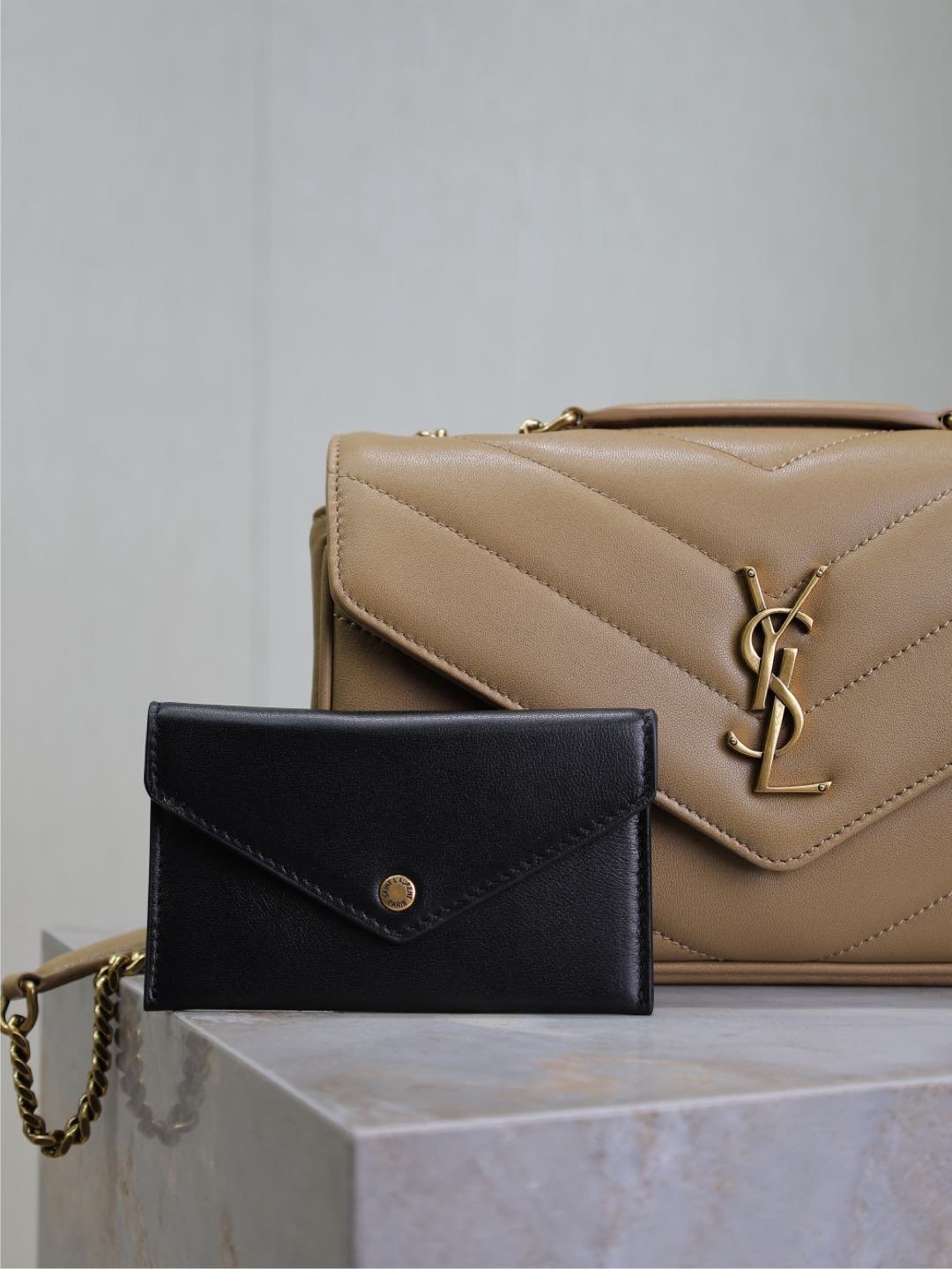 {Style No: D6MKVNNK} LOULOU SMALL 24 IN MILK TEA SHEEPSKIN GOLD HARDWARE - Image 7