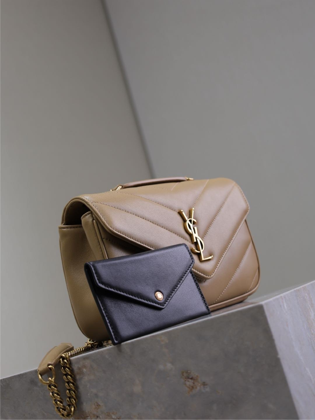 {Style No: D6MKVNNK} LOULOU SMALL 24 IN MILK TEA SHEEPSKIN GOLD HARDWARE - Image 9