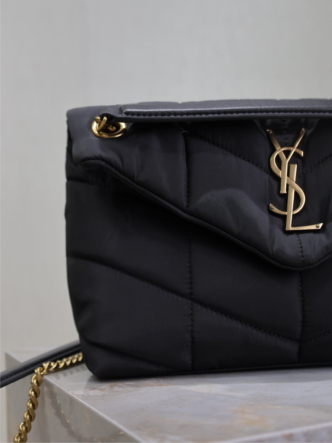 {Style No: 5A9QUJYX} YSL 25S LOULOU PUFFER MEDIUM 29 IN BLACK NYLON - Image 3