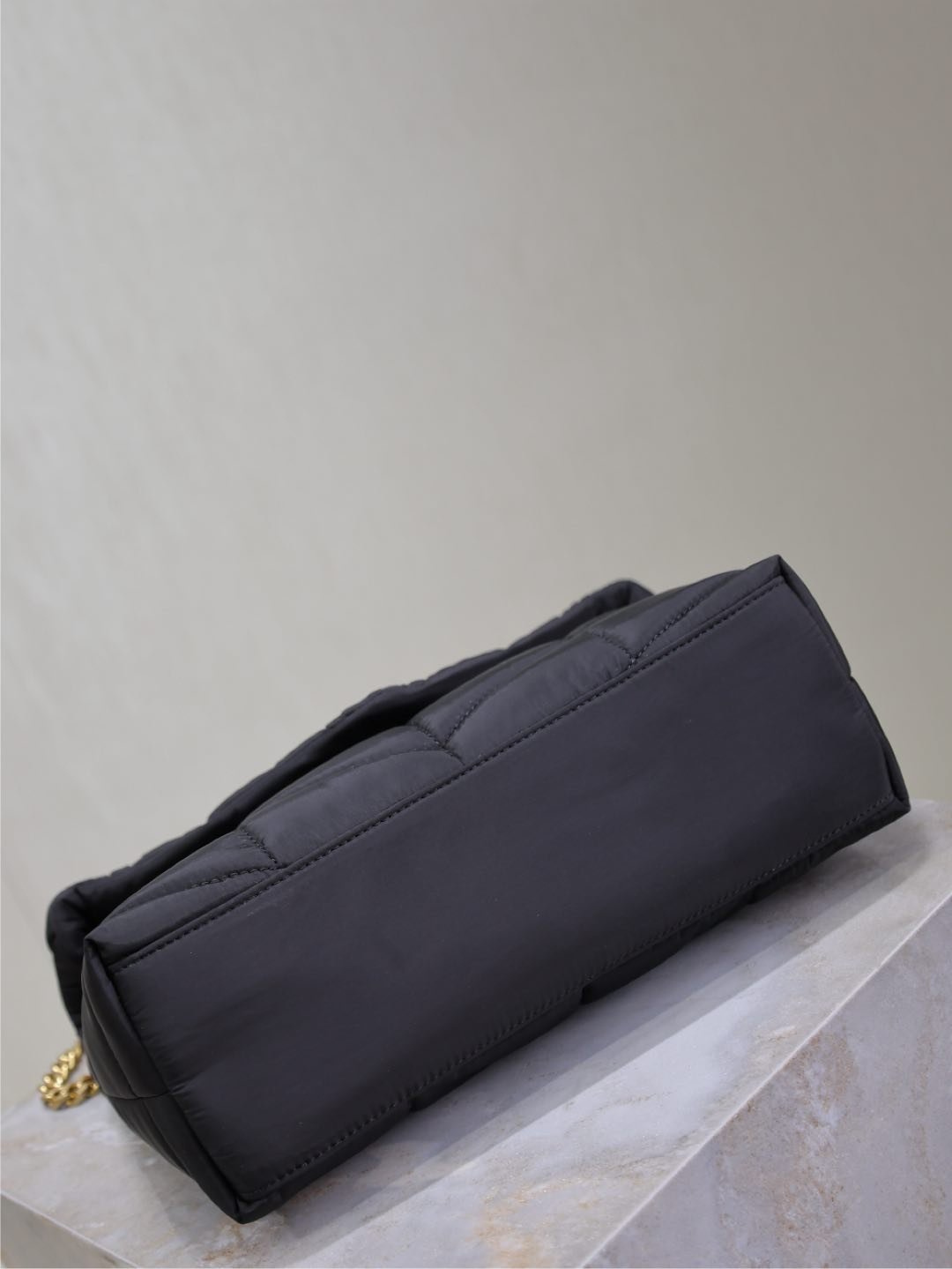{Style No: 5A9QUJYX} YSL 25S LOULOU PUFFER MEDIUM 29 IN BLACK NYLON - Image 9