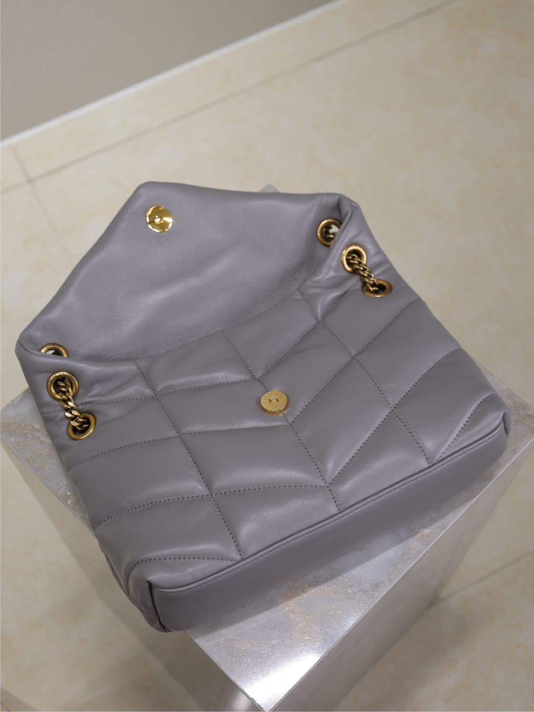 {Style No: LMXNCL98} YSL 25S LOULOU PUFFER MEDIUM 29 IN SMOKY LAVENDER CALFSKIN - Image 4
