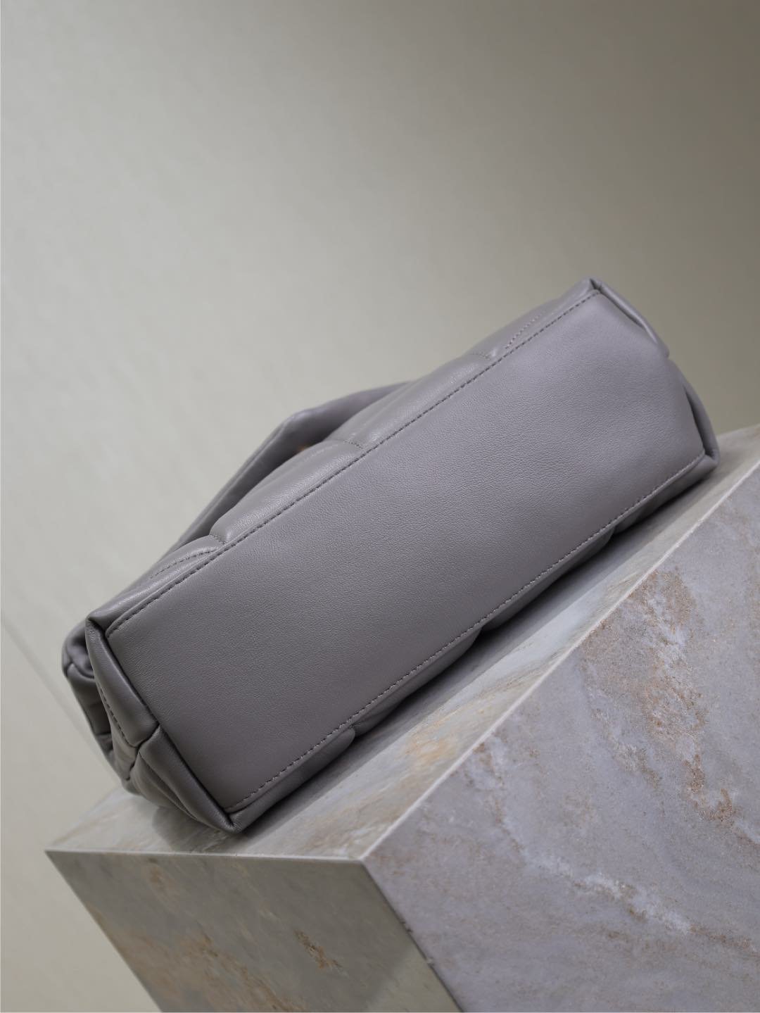 {Style No: LMXNCL98} YSL 25S LOULOU PUFFER MEDIUM 29 IN SMOKY LAVENDER CALFSKIN - Image 9