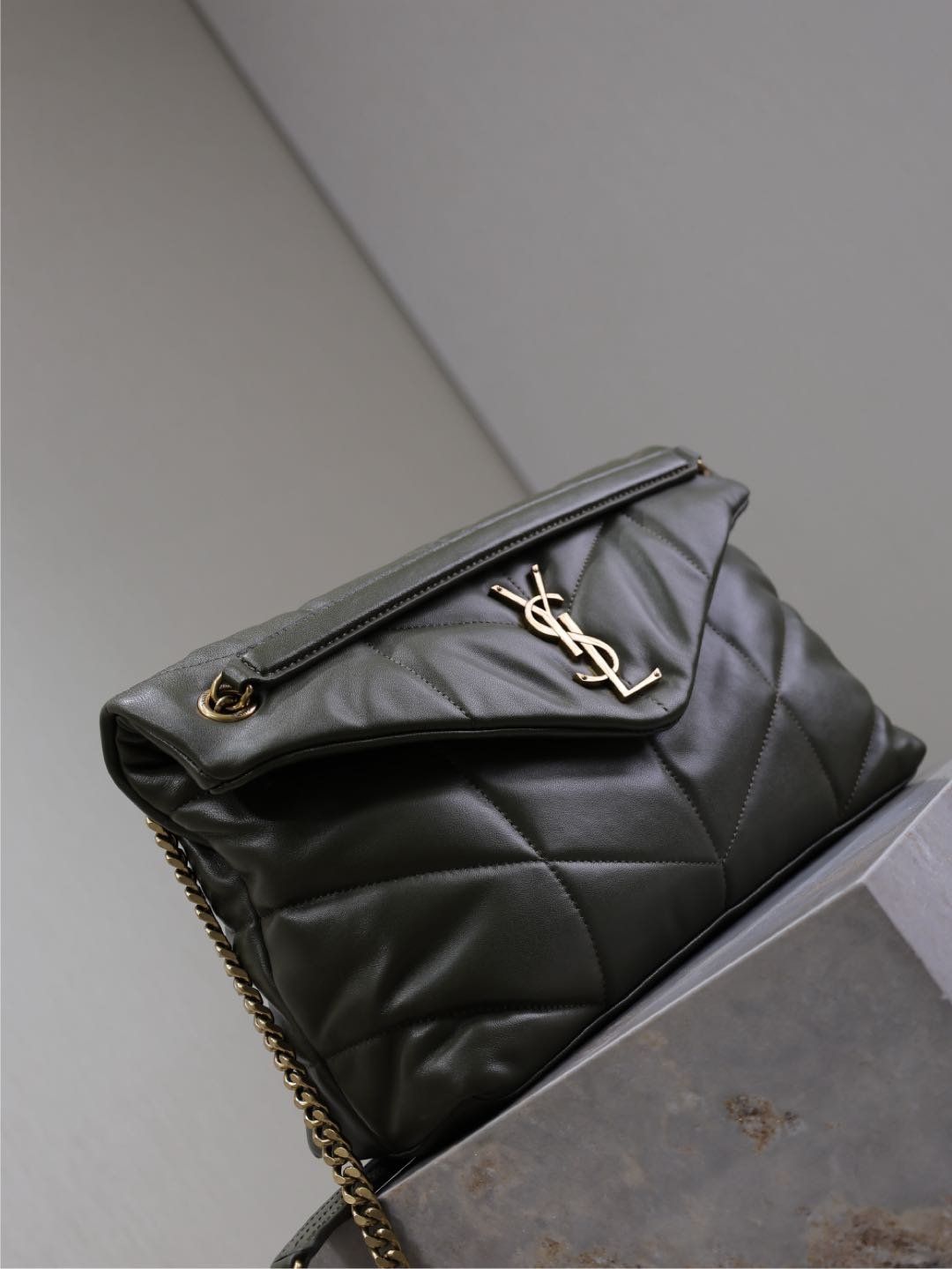 {Style No: 37WKGI9L} YSL 25S LOULOU PUFFER GM 35 IN DARK OLIVE CALFSKIN GOLD HARDWARE - Image 8