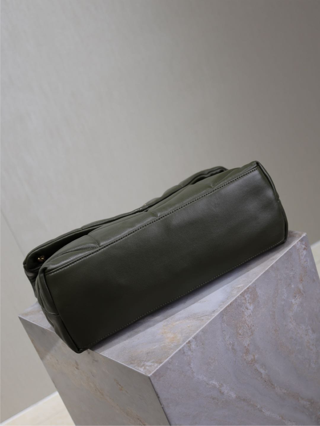 {Style No: 37WKGI9L} YSL 25S LOULOU PUFFER GM 35 IN DARK OLIVE CALFSKIN GOLD HARDWARE - Image 9