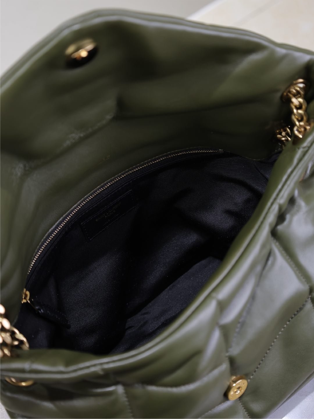 {Style No: 37WKGI9L} YSL 25S LOULOU PUFFER GM 35 IN DARK OLIVE CALFSKIN GOLD HARDWARE - Image 5