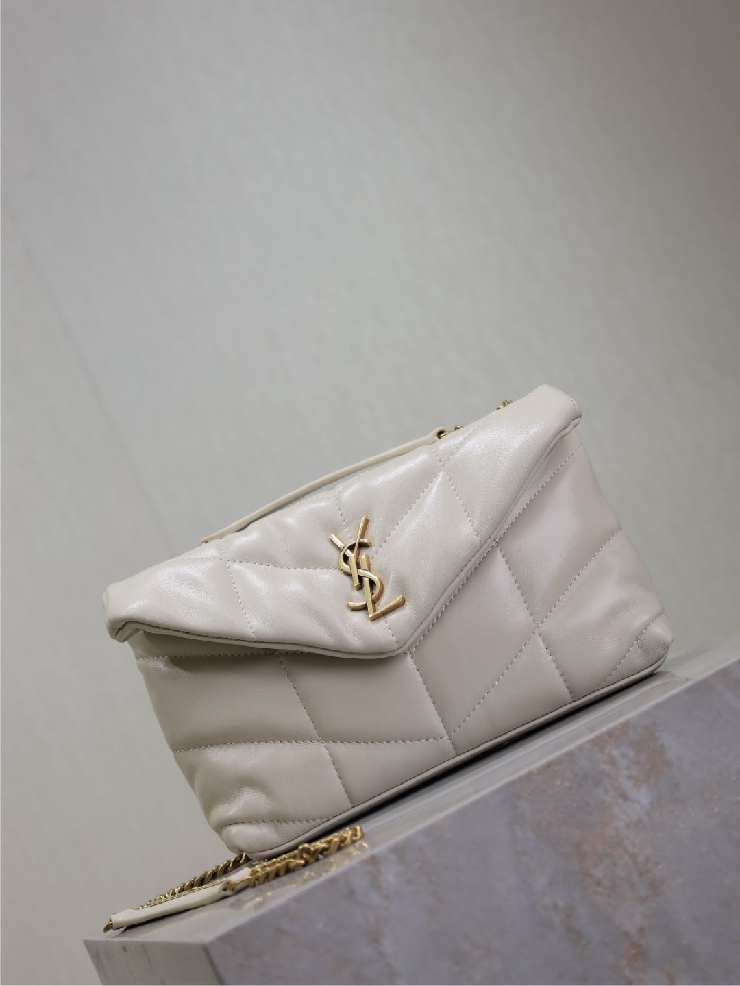 {Style No: DPCUFPUZ} YSL 25S LOULOU PUFFER MINI 23 IN BLANC VINTAGE CALFSKIN GOLD HARDWRE - Image 6
