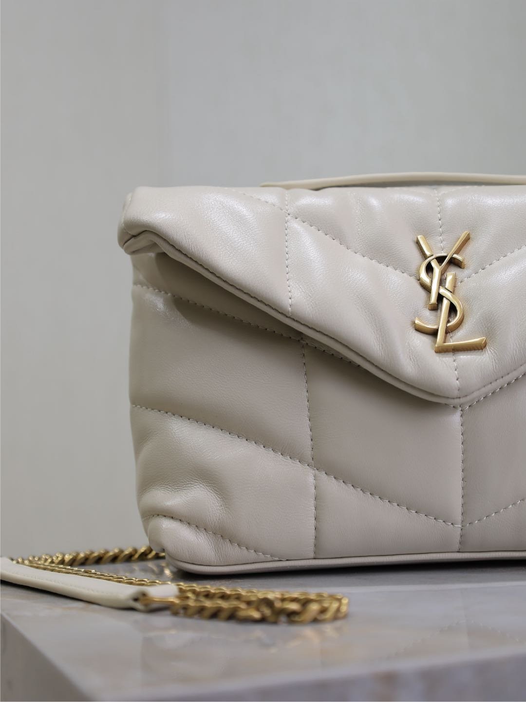 {Style No: DPCUFPUZ} YSL 25S LOULOU PUFFER MINI 23 IN BLANC VINTAGE CALFSKIN GOLD HARDWRE - Image 3