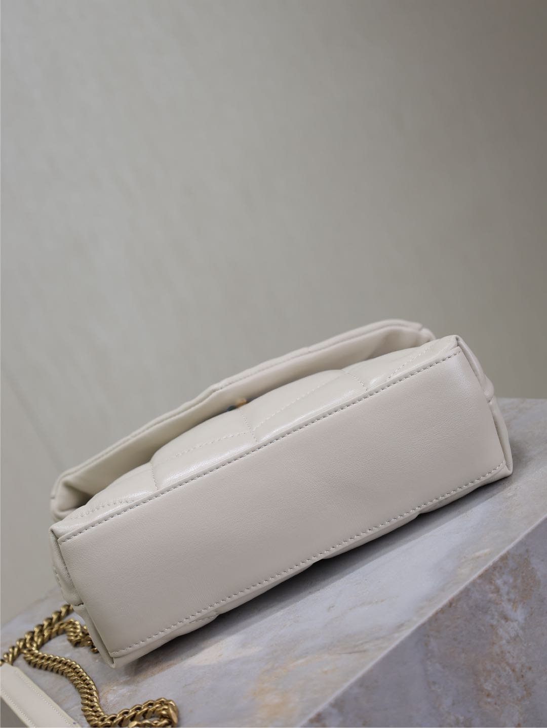{Style No: DPCUFPUZ} YSL 25S LOULOU PUFFER MINI 23 IN BLANC VINTAGE CALFSKIN GOLD HARDWRE - Image 9