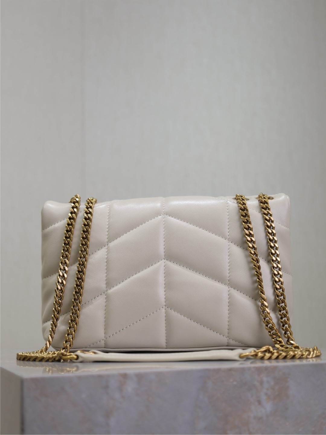 {Style No: DPCUFPUZ} YSL 25S LOULOU PUFFER MINI 23 IN BLANC VINTAGE CALFSKIN GOLD HARDWRE - Image 2