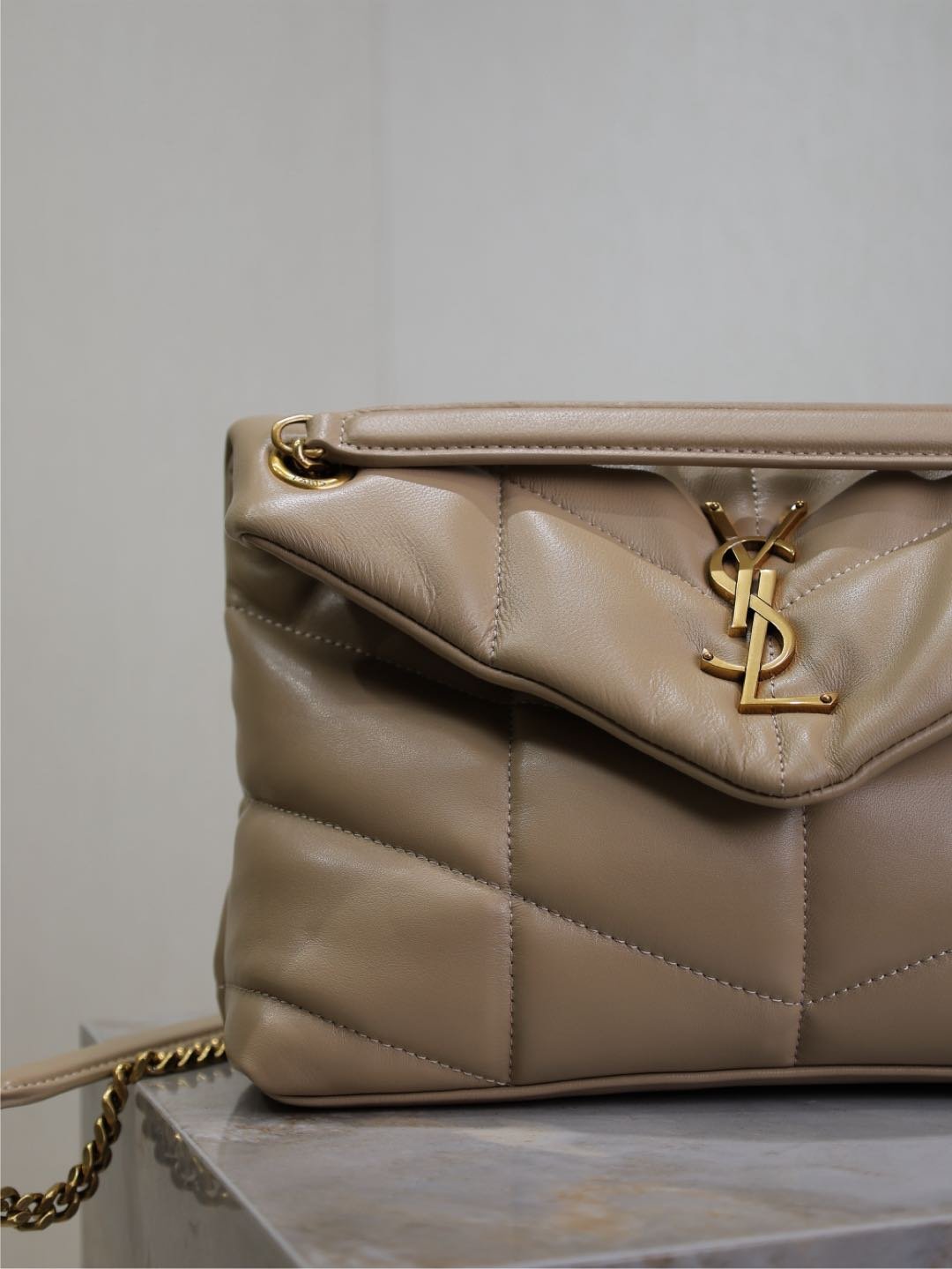 {Style No: FXDH9WQW} YSL 25S LOULOU PUFFER MM 29 IN BROWN CALFSKIN GOLD HARDWARE - Image 3