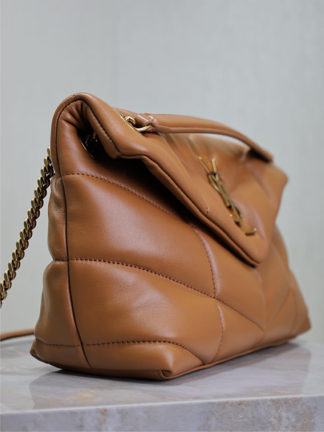 {Style No: W31DMRCS} YSL 25S LOULOU PUFFER MM 29 IN CARAMEL CALFSKIN GOLD HARDWARE - Image 4