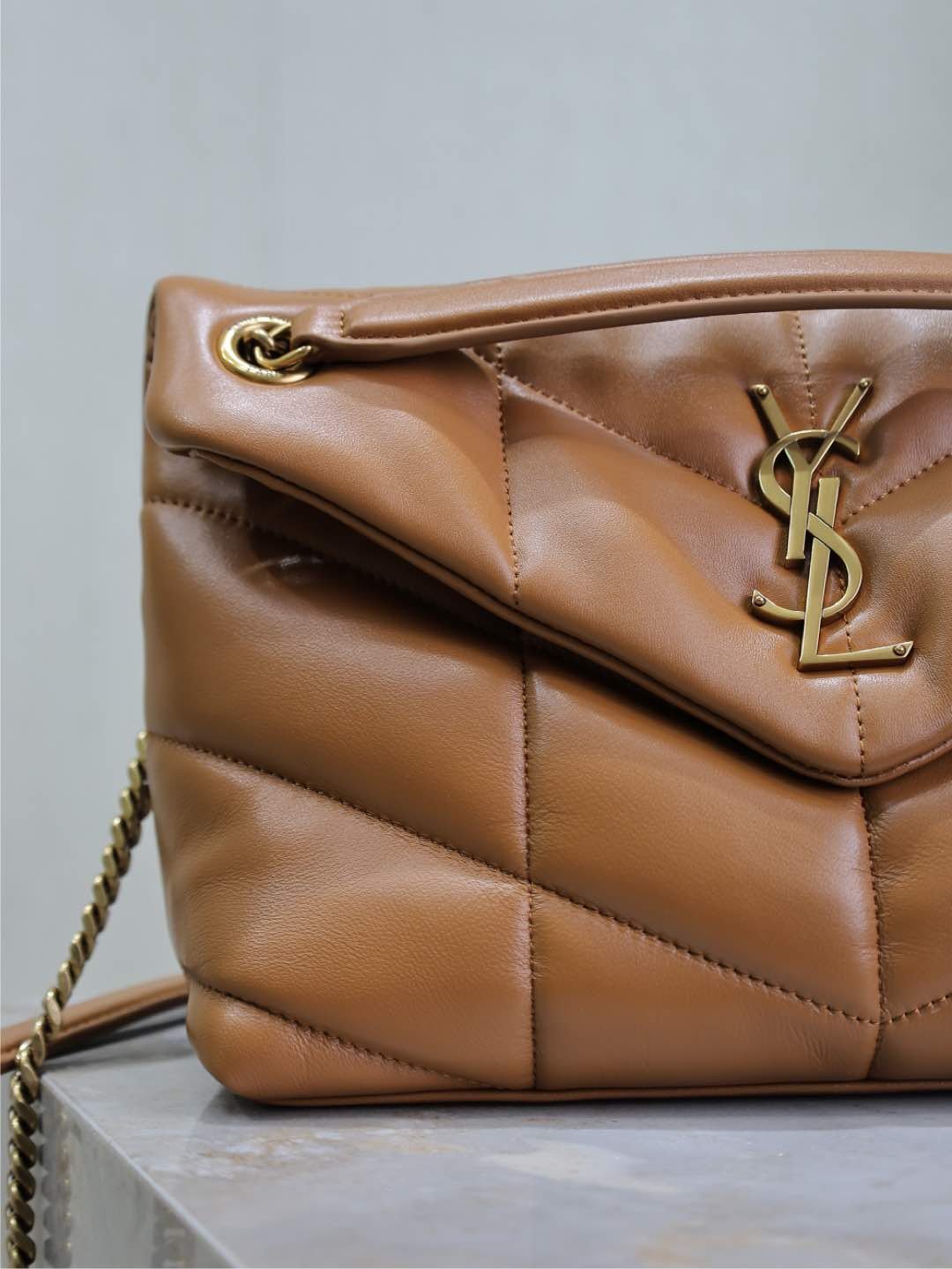 {Style No: W31DMRCS} YSL 25S LOULOU PUFFER MM 29 IN CARAMEL CALFSKIN GOLD HARDWARE - Image 3