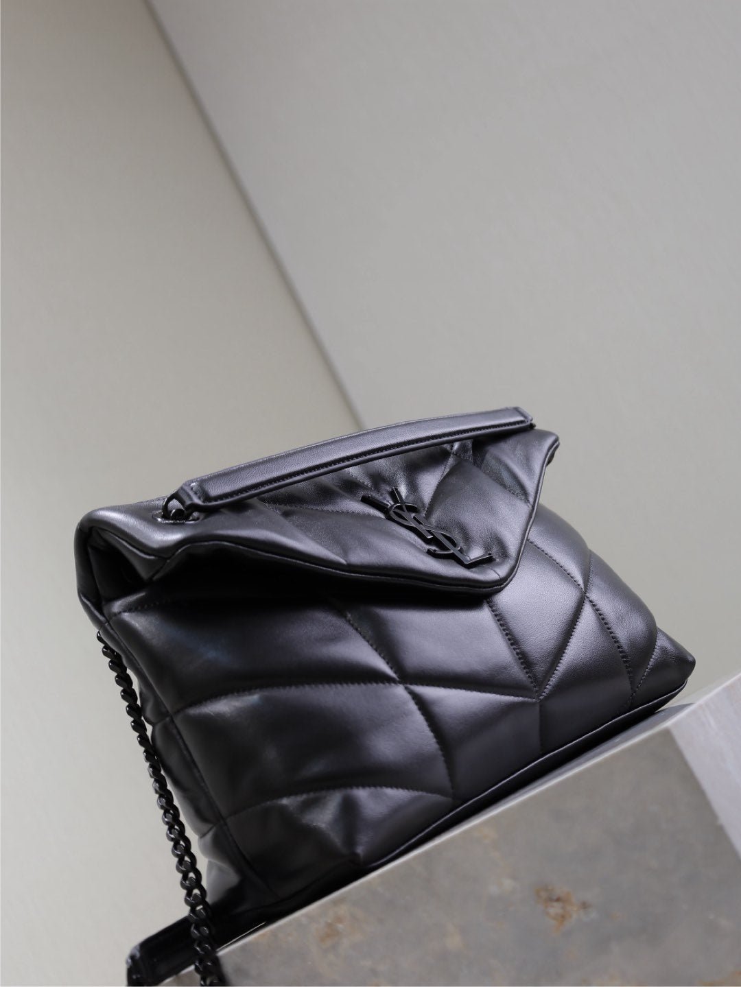 {Style No: 4M4Y4WLJ} YSL 25S LOULOU PUFFER GM 35 IN BLACK CALFSKIN BLACK HARDWARE - Image 8