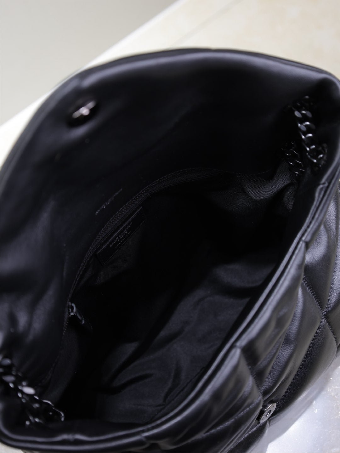 {Style No: 4M4Y4WLJ} YSL 25S LOULOU PUFFER GM 35 IN BLACK CALFSKIN BLACK HARDWARE - Image 5