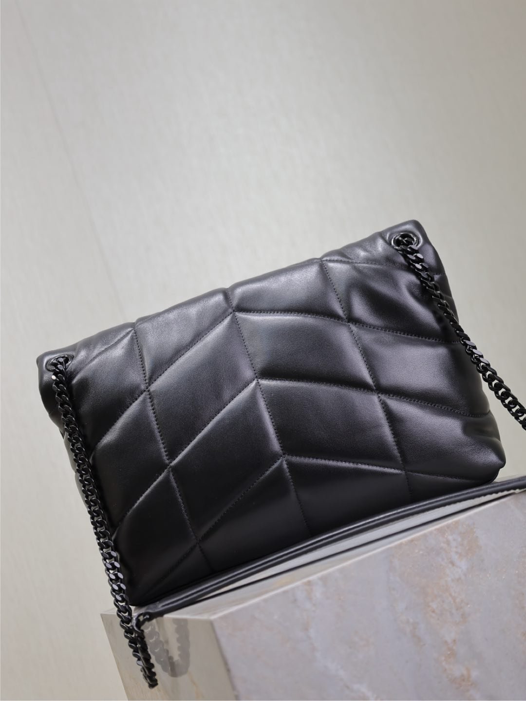 {Style No: 4M4Y4WLJ} YSL 25S LOULOU PUFFER GM 35 IN BLACK CALFSKIN BLACK HARDWARE - Image 2