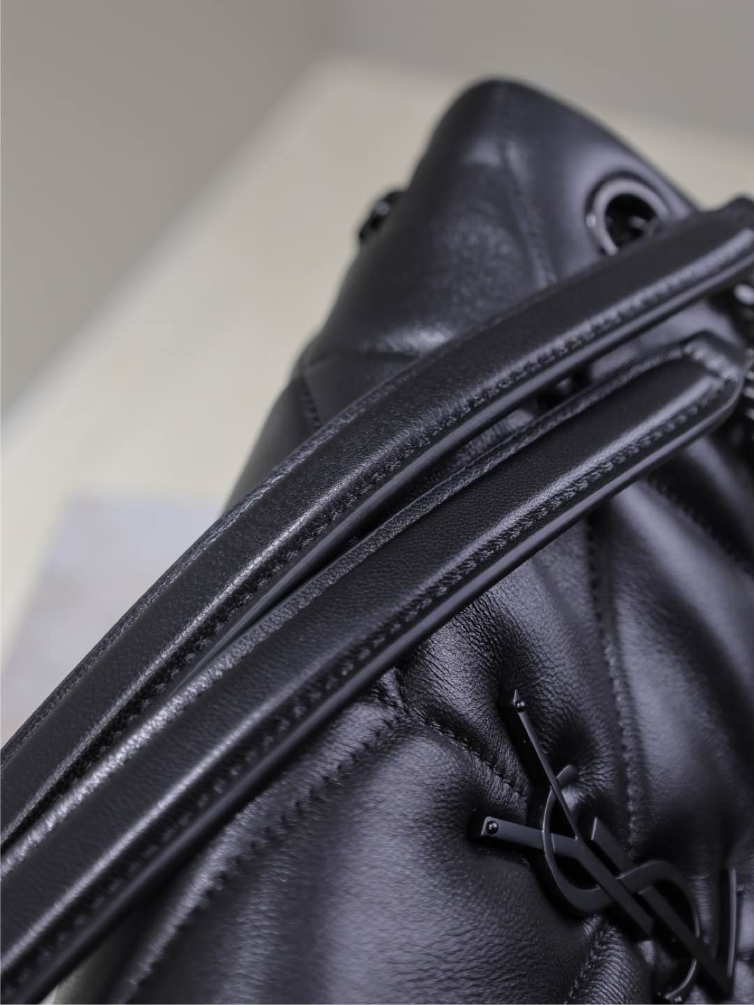 {Style No: 2IO1QT38} YSL 25S LOULOU PUFFER MM 29 IN BLACK CALFSKIN BLACK HARDWARE - Image 6