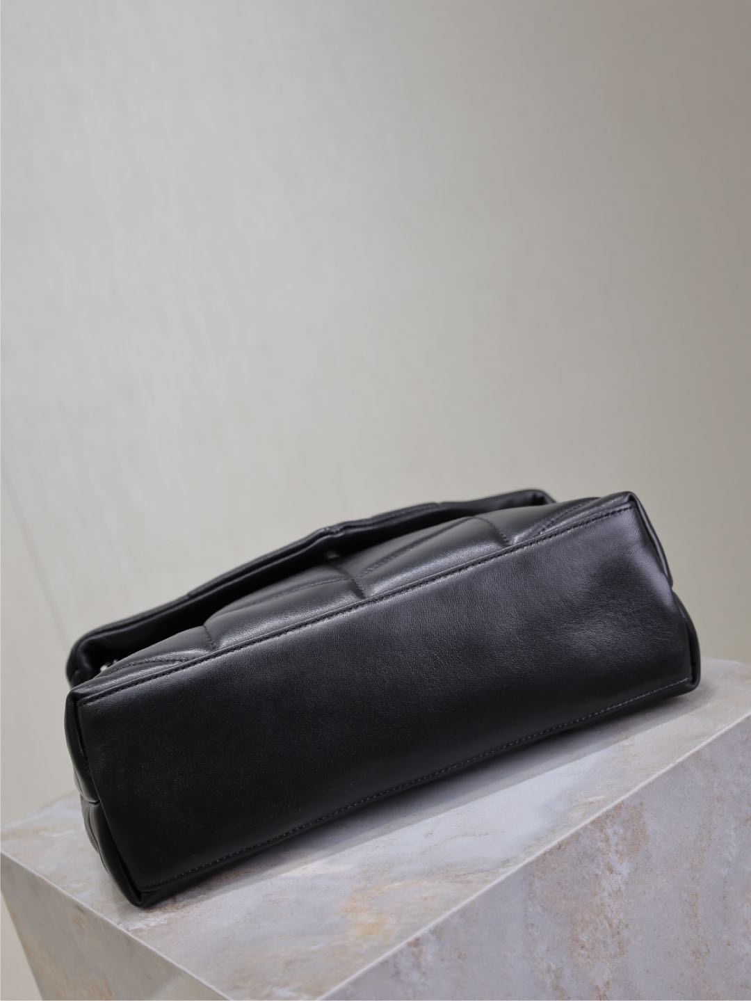 {Style No: 2IO1QT38} YSL 25S LOULOU PUFFER MM 29 IN BLACK CALFSKIN BLACK HARDWARE - Image 9