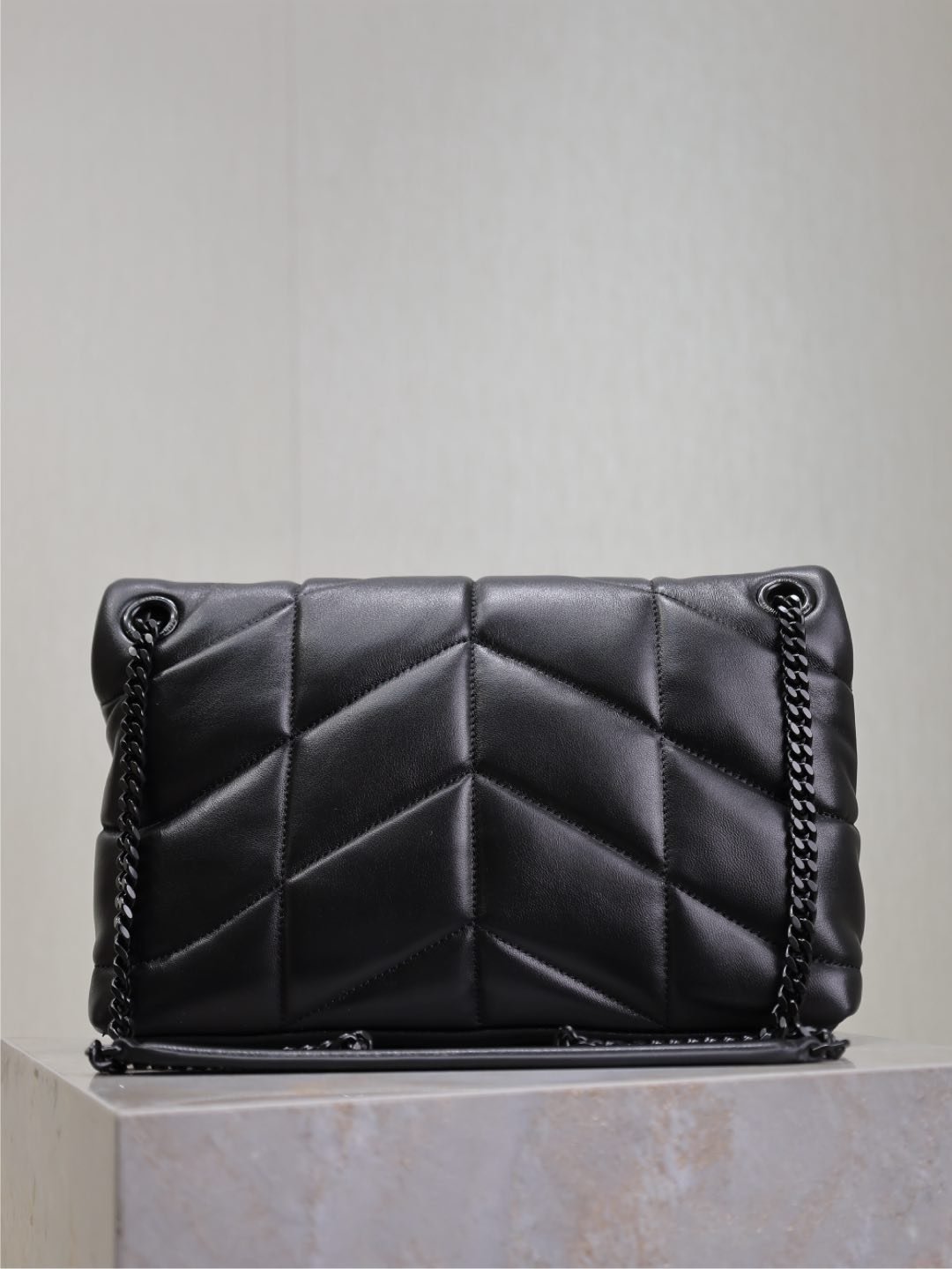{Style No: 2IO1QT38} YSL 25S LOULOU PUFFER MM 29 IN BLACK CALFSKIN BLACK HARDWARE - Image 2