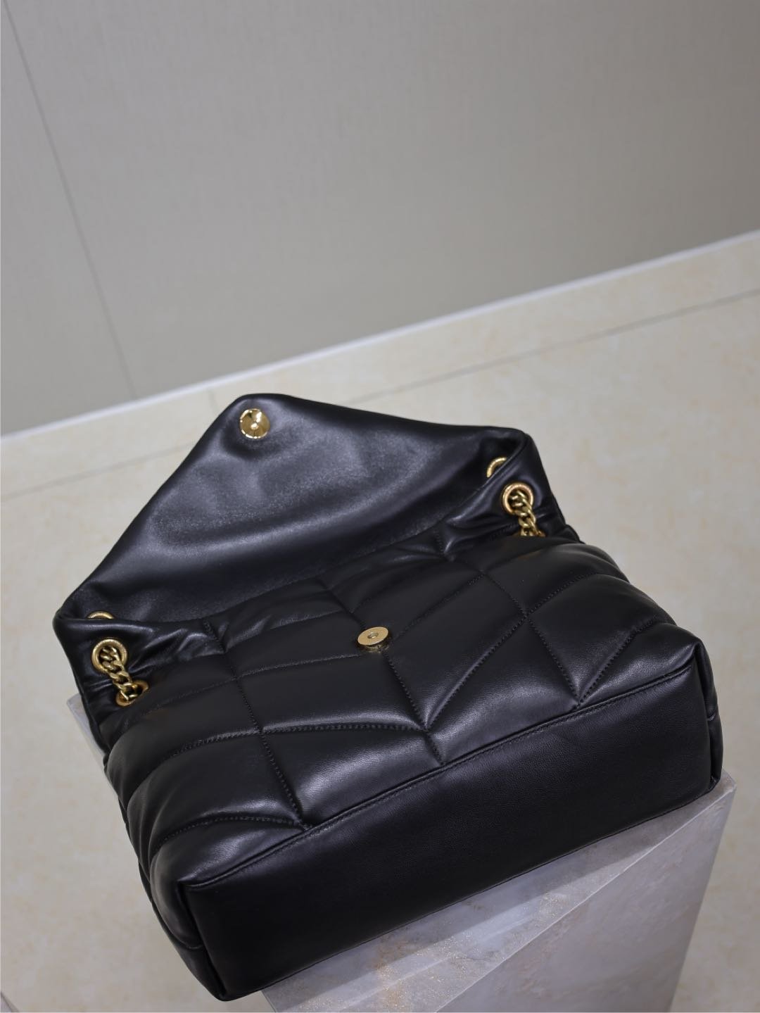 {Style No: E9KRMEHJ} YSL 25S LOULOU PUFFER GM 35 IN BLACK CALFSKIN GOLD HARDWARE - Image 6