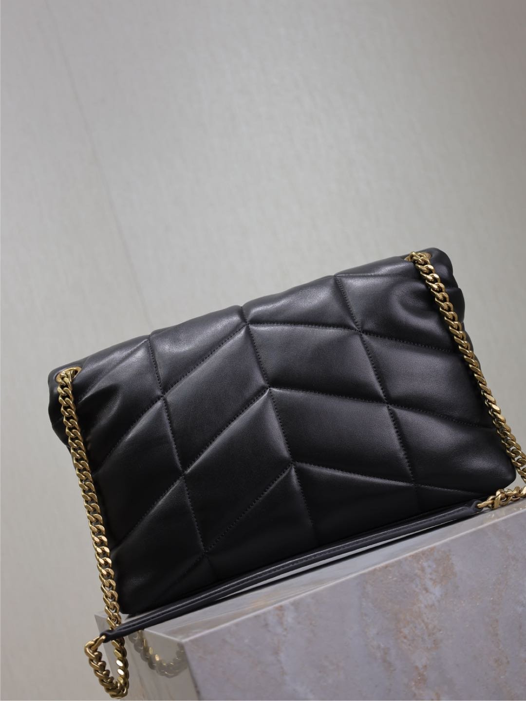 {Style No: E9KRMEHJ} YSL 25S LOULOU PUFFER GM 35 IN BLACK CALFSKIN GOLD HARDWARE - Image 2