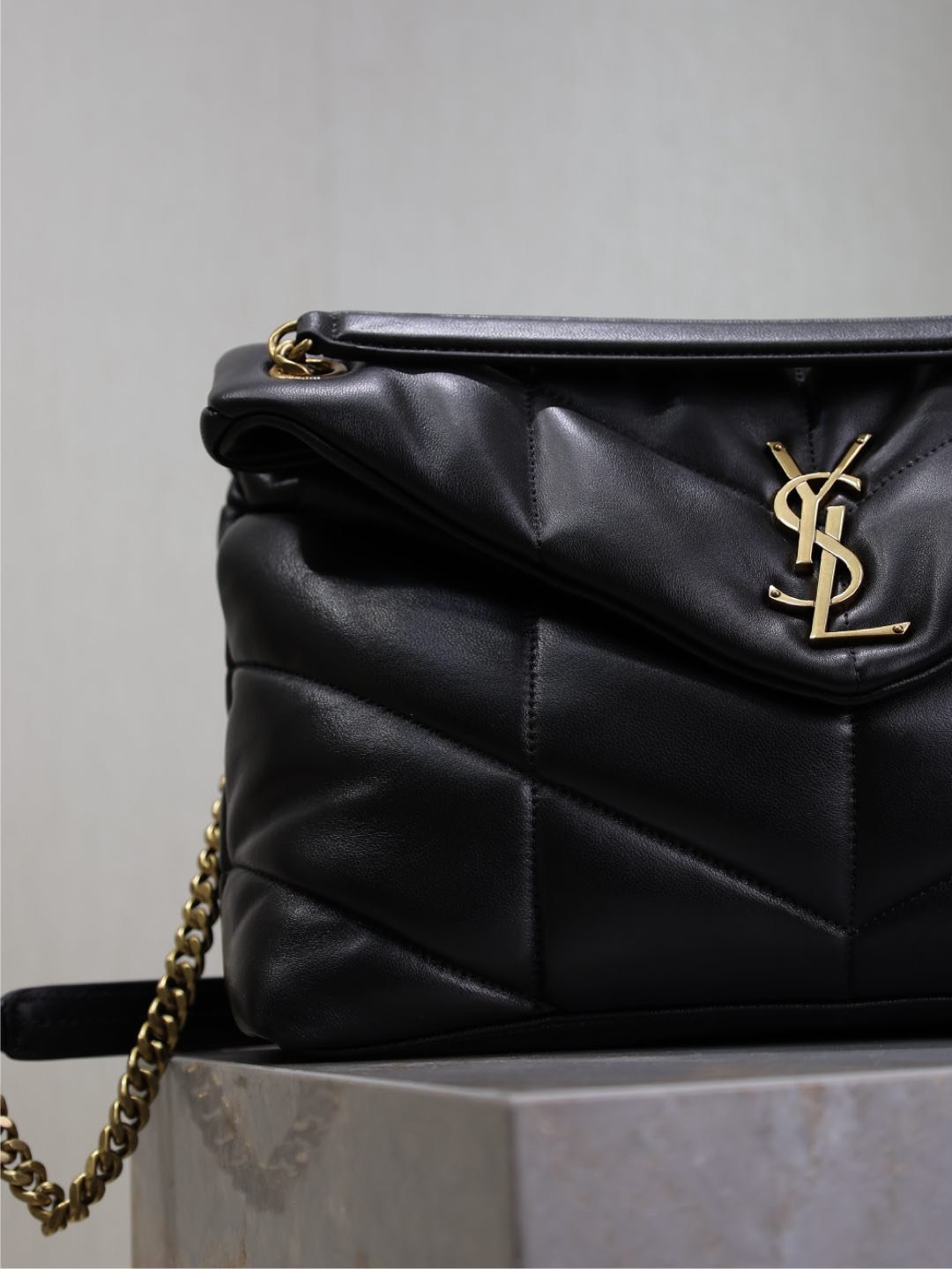 {Style No: E9KRMEHJ} YSL 25S LOULOU PUFFER GM 35 IN BLACK CALFSKIN GOLD HARDWARE - Image 3