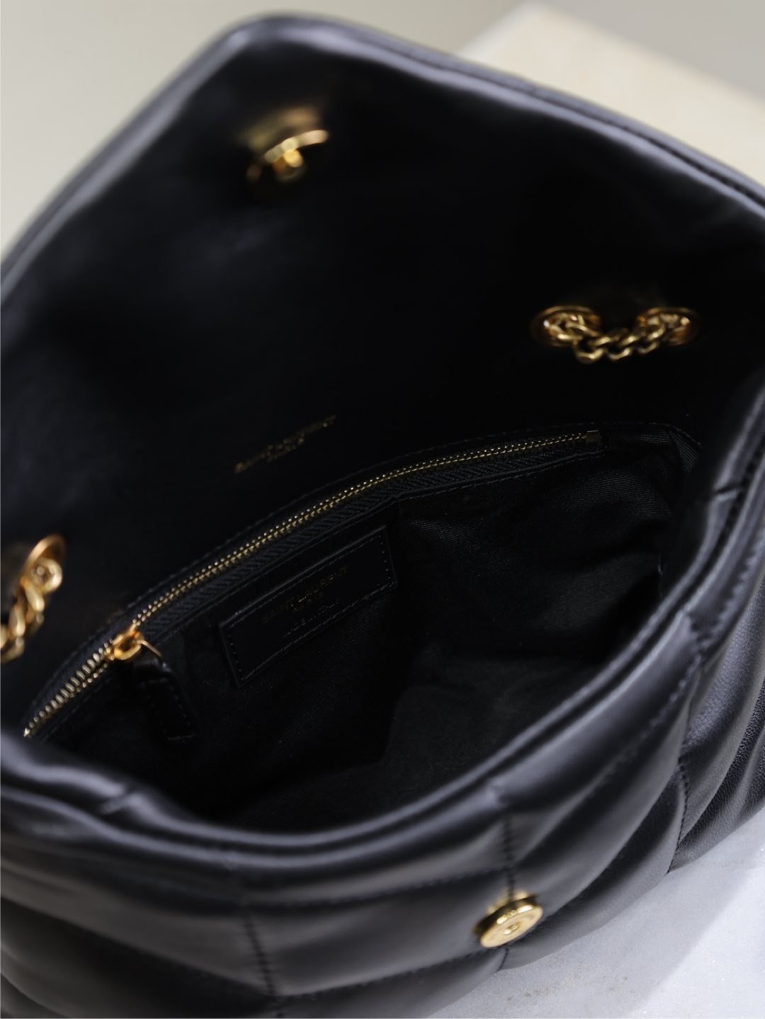 {Style No: 4VW8E62J} YSL 25S LOULOU PUFFER MINI 23 IN BLACK CALFSKIN GOLD HARDWRE - Image 5