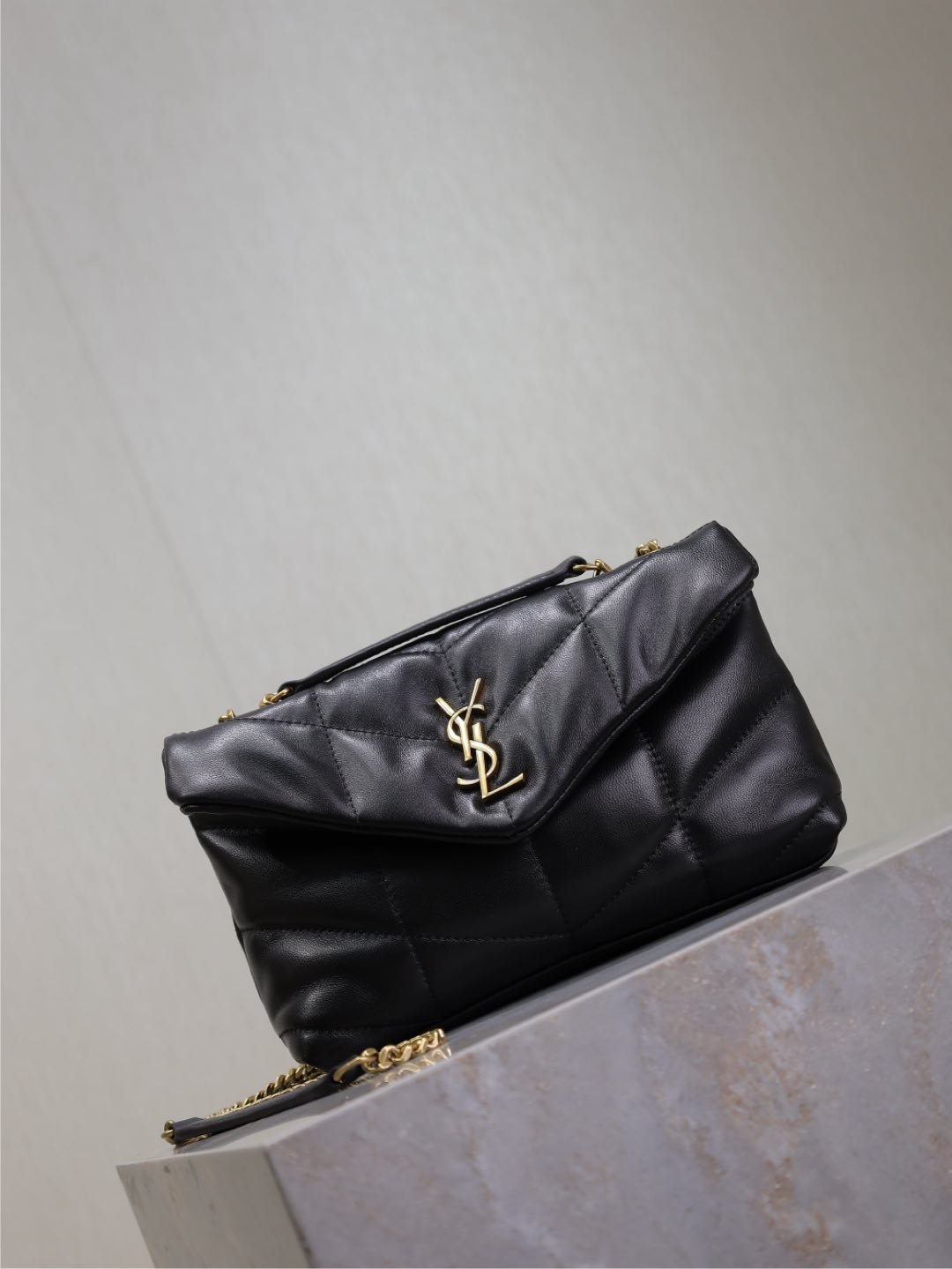 {Style No: 4VW8E62J} YSL 25S LOULOU PUFFER MINI 23 IN BLACK CALFSKIN GOLD HARDWRE - Image 8