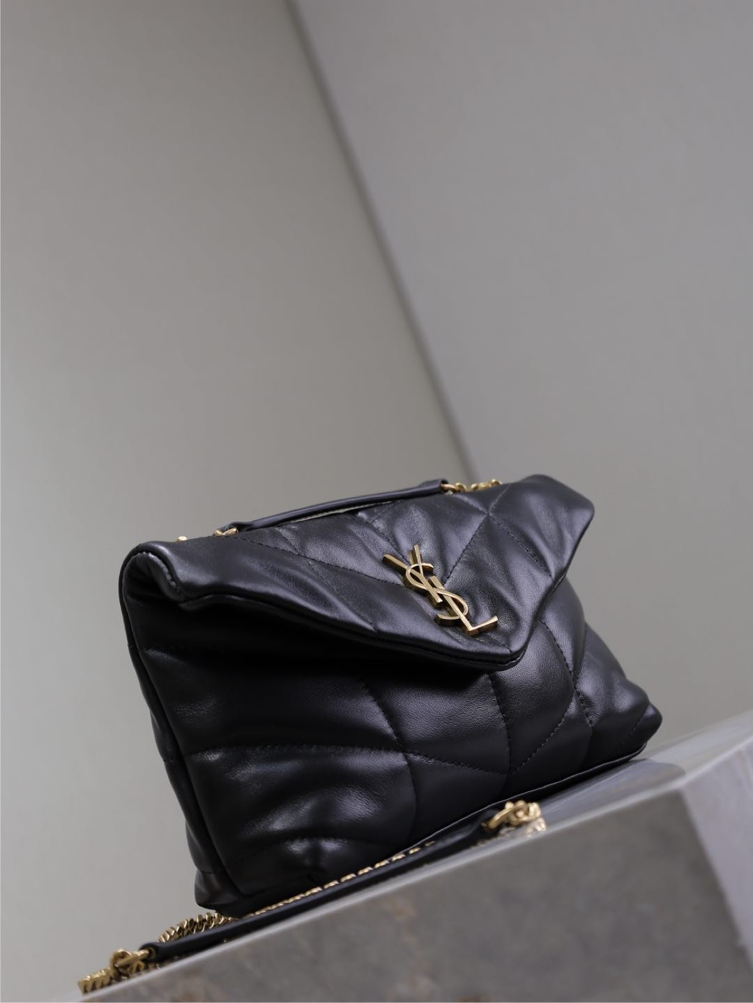 {Style No: 4VW8E62J} YSL 25S LOULOU PUFFER MINI 23 IN BLACK CALFSKIN GOLD HARDWRE - Image 7