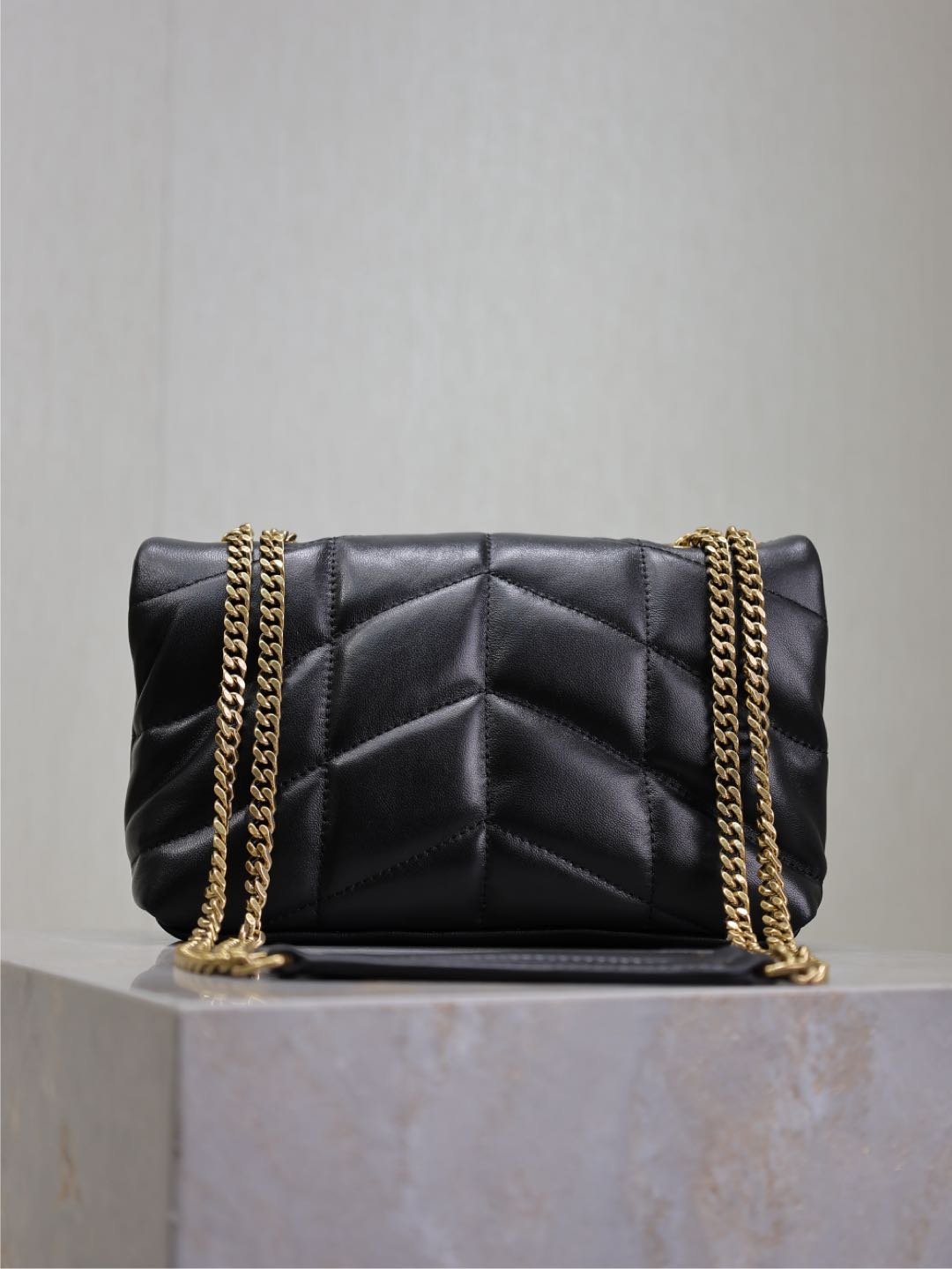 {Style No: 4VW8E62J} YSL 25S LOULOU PUFFER MINI 23 IN BLACK CALFSKIN GOLD HARDWRE - Image 2