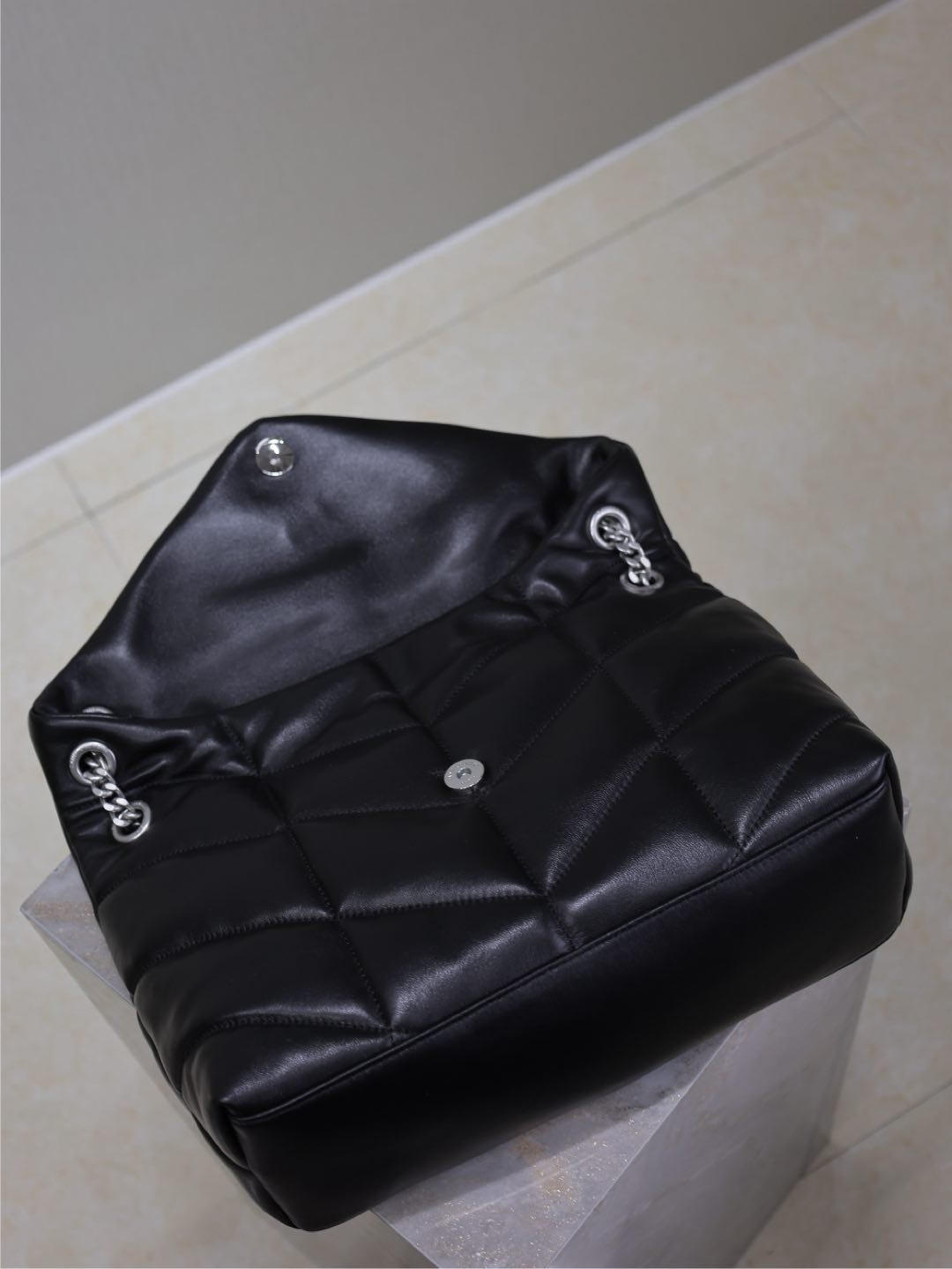 {Style No: RFX2EWN1} YSL 25S LOULOU PUFFER GM 35 IN BLACK CALFSKIN SILVER HARDWRE - Image 4