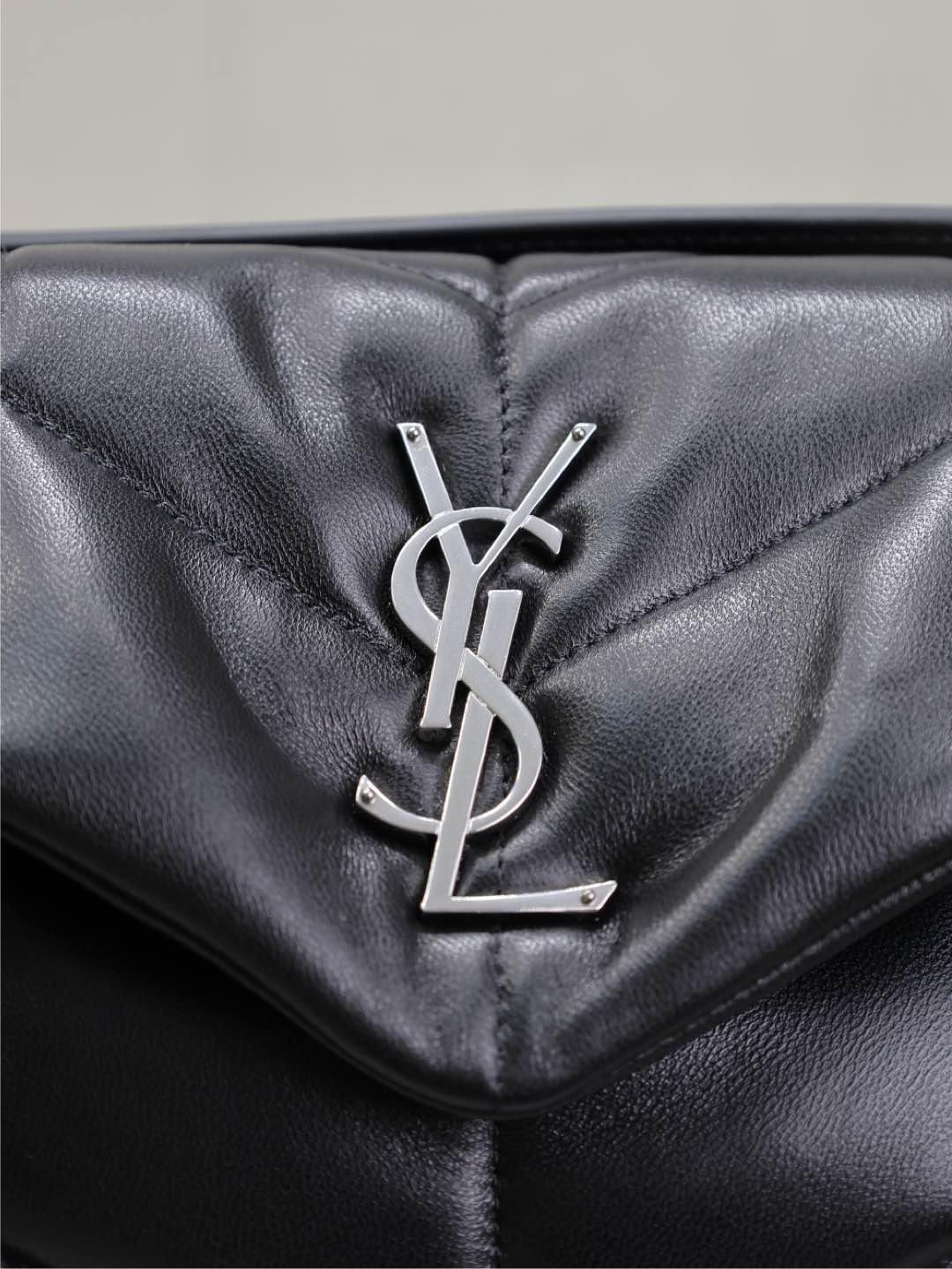 {Style No: 4X859Q89} YSL 25S LOULOU PUFFER MM 29 IN BLACK CALFSKIN SILVER HARDWARE - Image 3