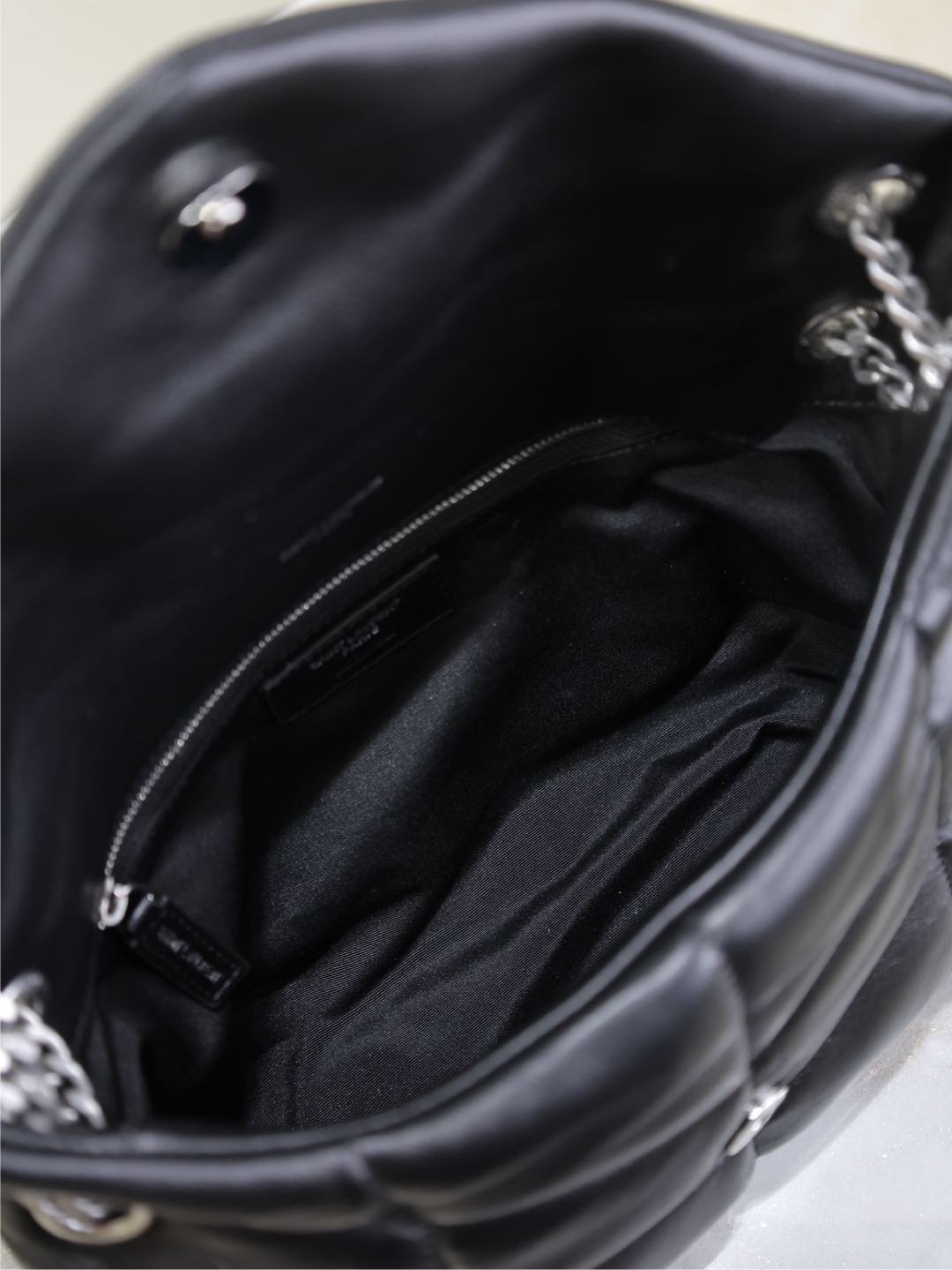 {Style No: 4X859Q89} YSL 25S LOULOU PUFFER MM 29 IN BLACK CALFSKIN SILVER HARDWARE - Image 5