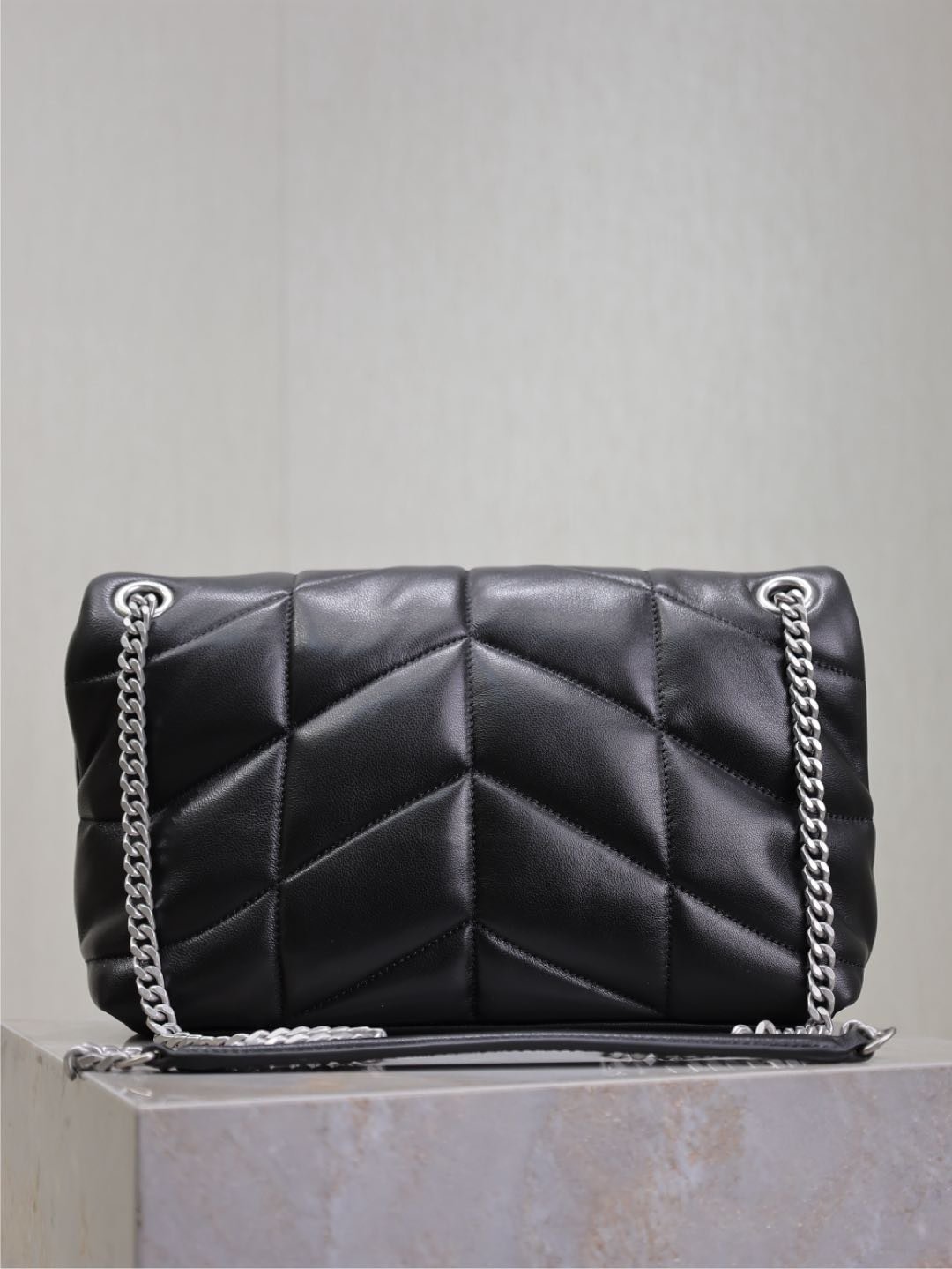 {Style No: 4X859Q89} YSL 25S LOULOU PUFFER MM 29 IN BLACK CALFSKIN SILVER HARDWARE - Image 2